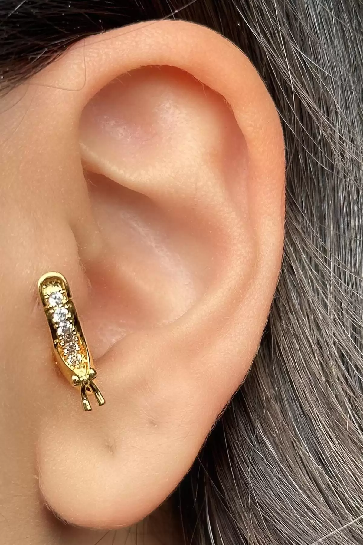 Altın Renk Topuklu Ayakkabı Figürlü Taş Detaylı Cerrahi Çelik Tragus/Kıkırdak Küpe/Piercing (Tek)