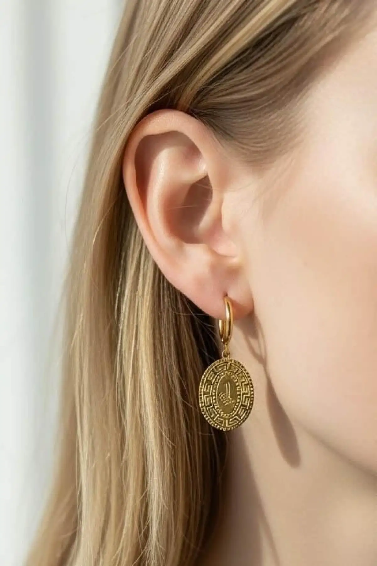 Altın Renk Tuğra Figürlü Çelik Küpe (Çift)