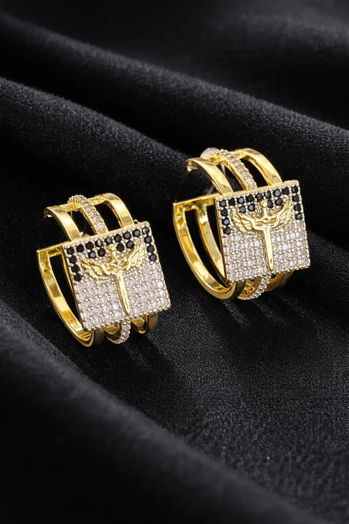 Altın Renk Üçlü Plaka Melek Figürlü Halka Küpe (Çift)