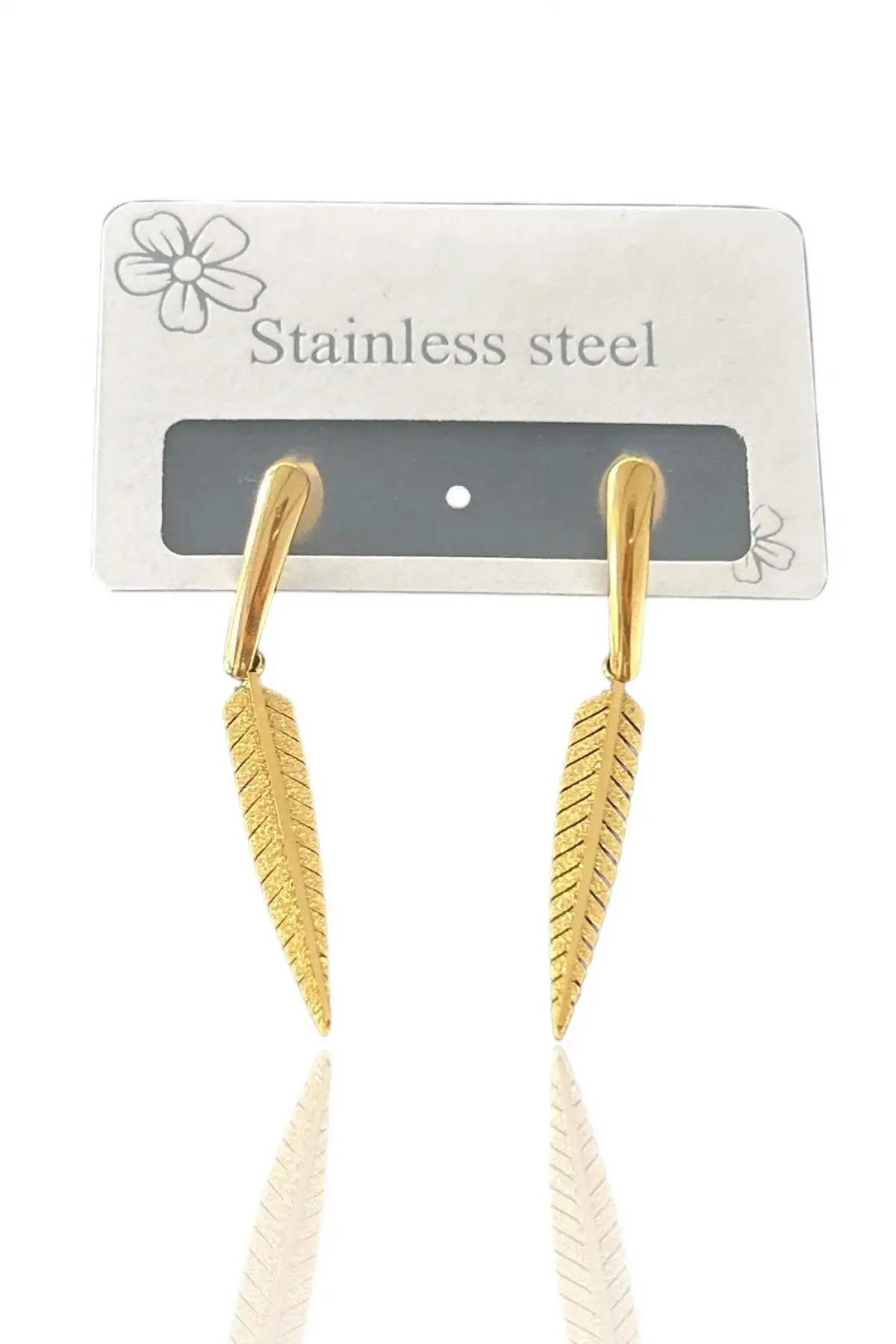 Altın Renk Yaprak Figürlü Çelik Küpe (Çift)