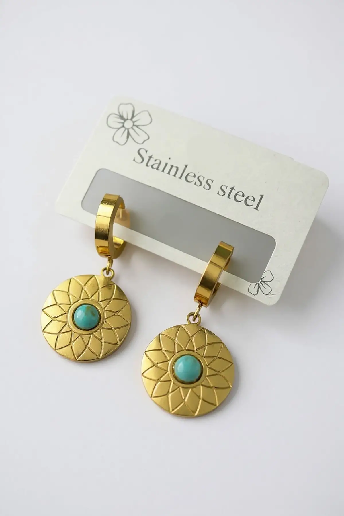 Altın Renk Yeşil Taş Detaylı Çelik Küpe (Çift)