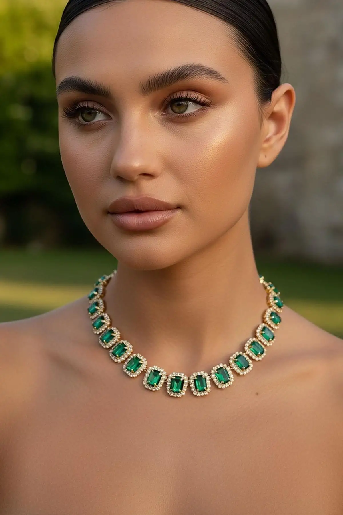 Altın Renk Yeşil Taş Detaylı Tasarım Abiye Kolye