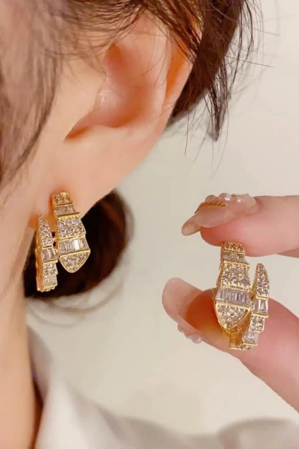 Altın Renk Yılan Figürlü Taş Detaylı 14K Altın Kaplama Küpe (Çift)