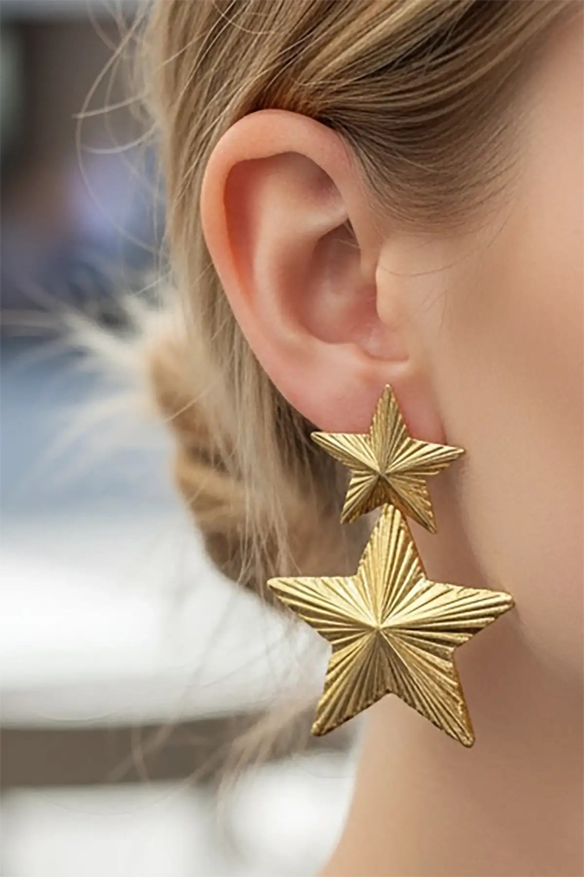 Altın Renk Yıldız Figürlü Çelik Küpe (Çift)