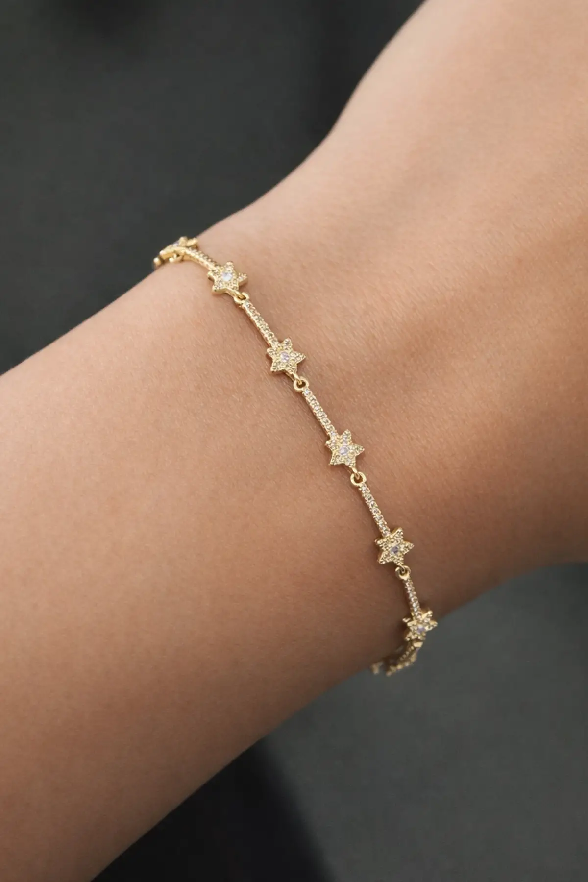 Altın Renk Yıldız Figürlü Taş Detaylı 14K Altın Kaplama VİP Bileklik