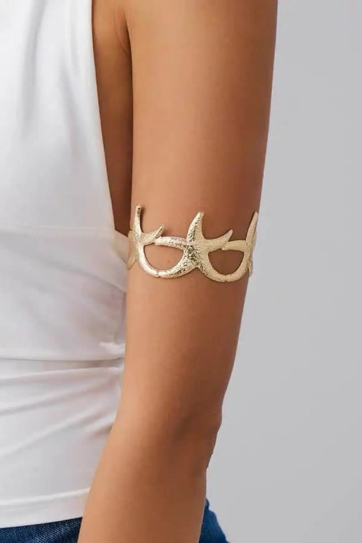Altın Renk Yıldız Figürlü Tasarım Bileklik Kol Aksesuarı