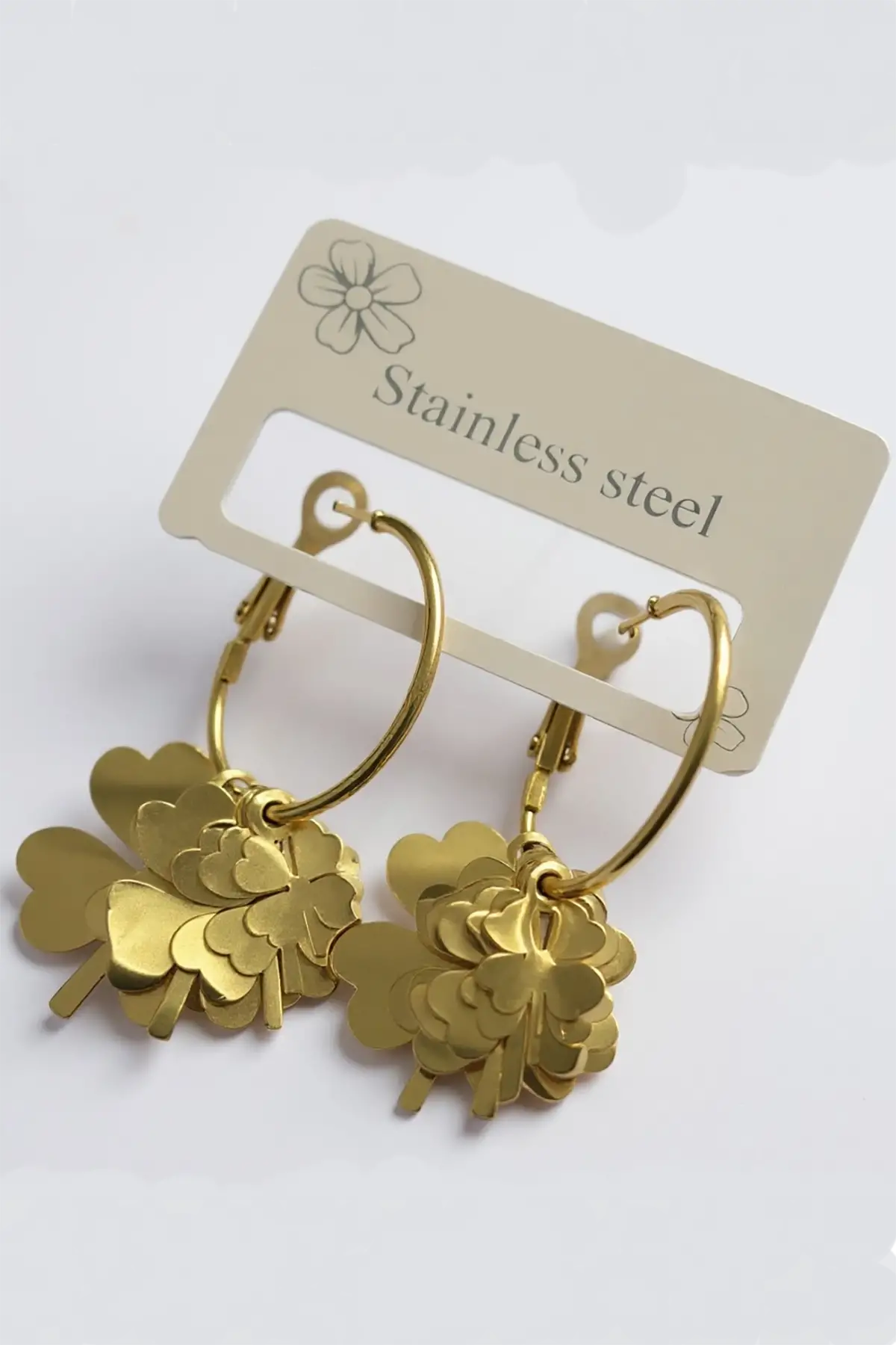 Altın Renk Yonca Figürlü Çelik Küpe (Çift)