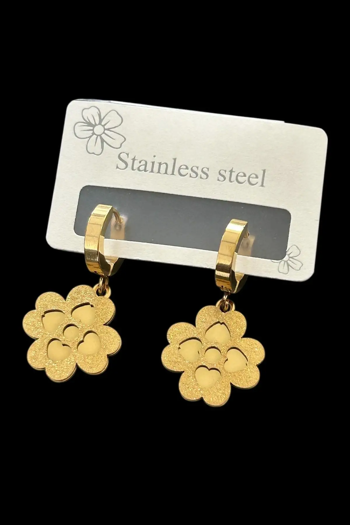 Altın Renk Yonca Figürlü Çelik Küpe (Çift)