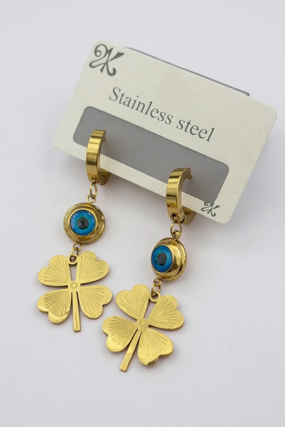 Altın Renk Yonca Figürlü Nazar Boncuk Detaylı Çelik Küpe (Çift)