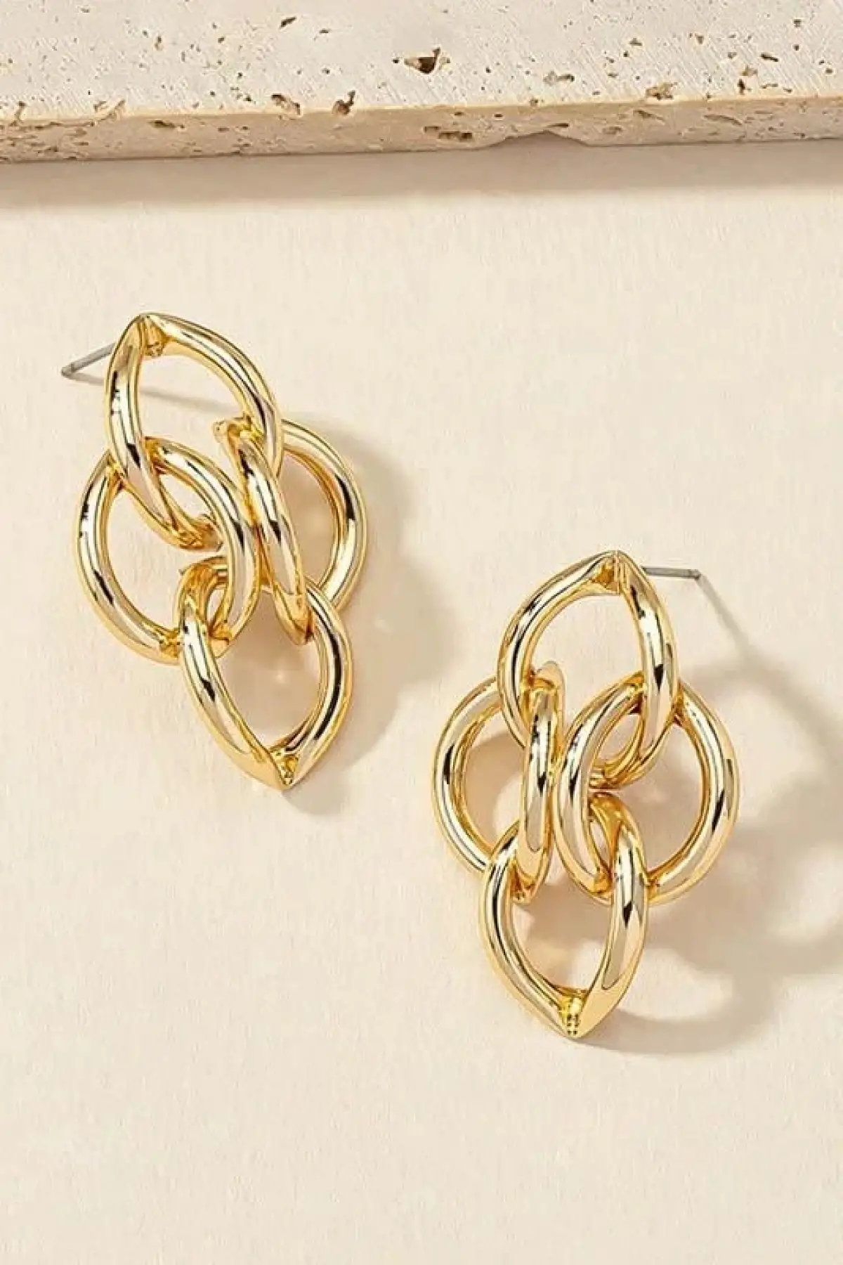 Altın Renk Zincir Detaylı Çelik Küpe (Çift)