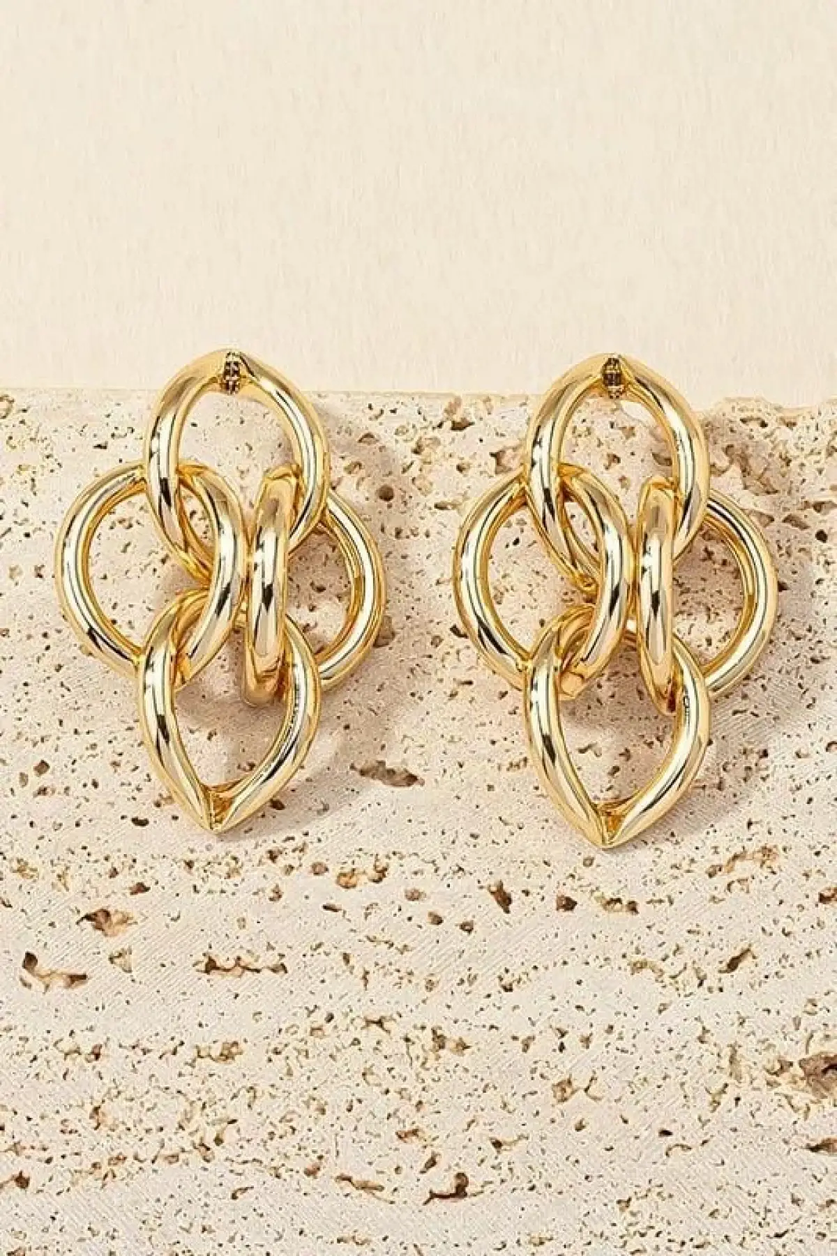 Altın Renk Zincir Detaylı Çelik Küpe (Çift)