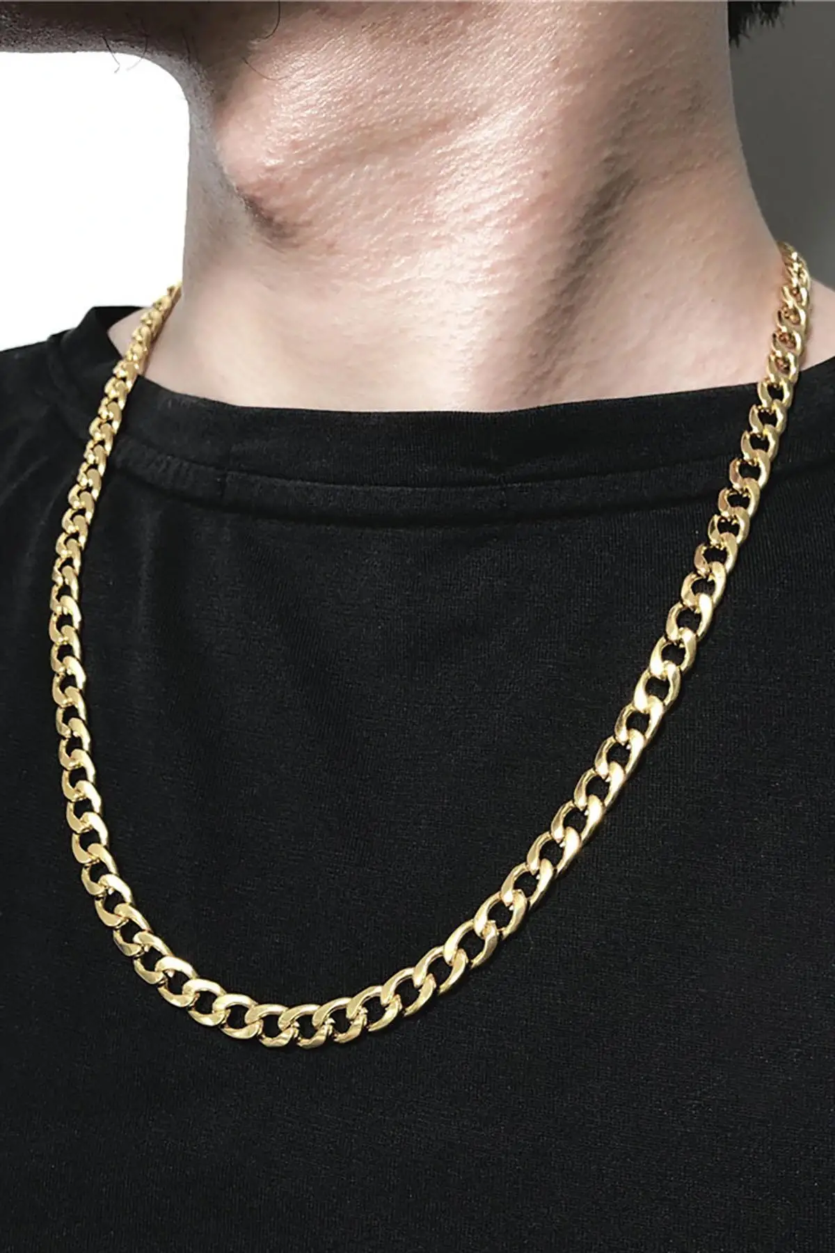 Altın Renk Zincir Detaylı Unisex Çelik Kolye