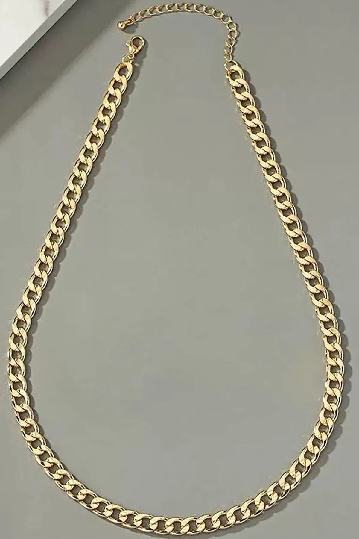 Altın Renk Zincir Detaylı Unisex Çelik Kolye