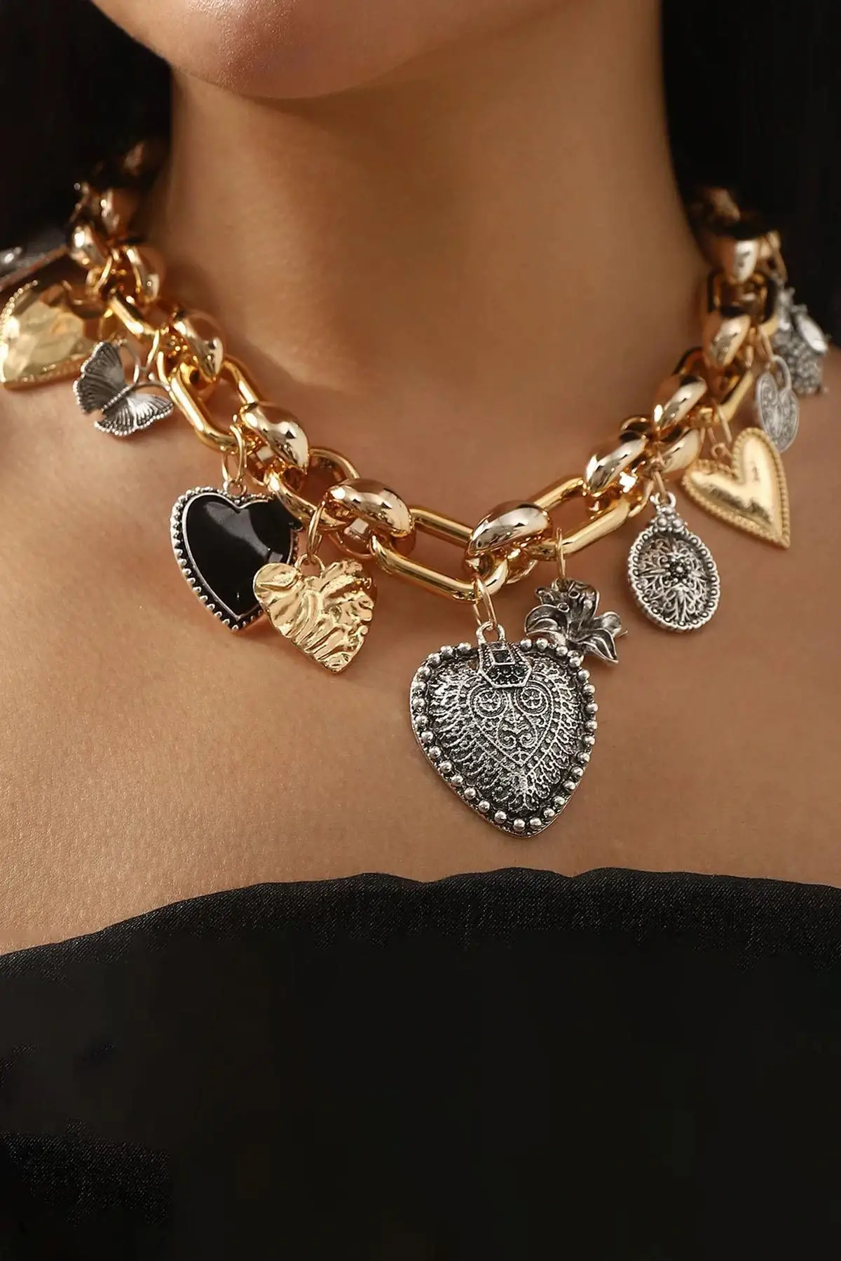 Altın Ve Gümüş Renk Charmlı Tasarım Kolye