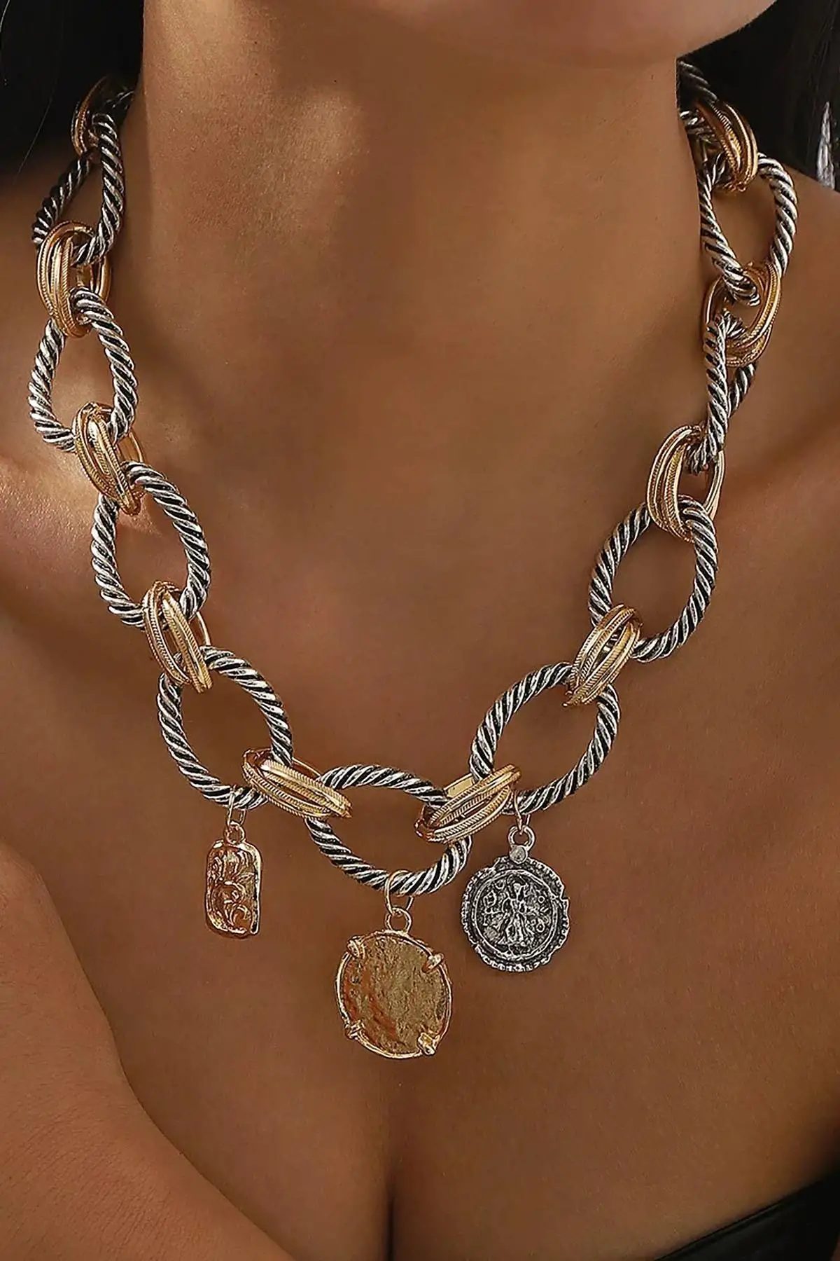 Altın Ve Gümüş Renk Karışık Figürlü Tasarım Kolye