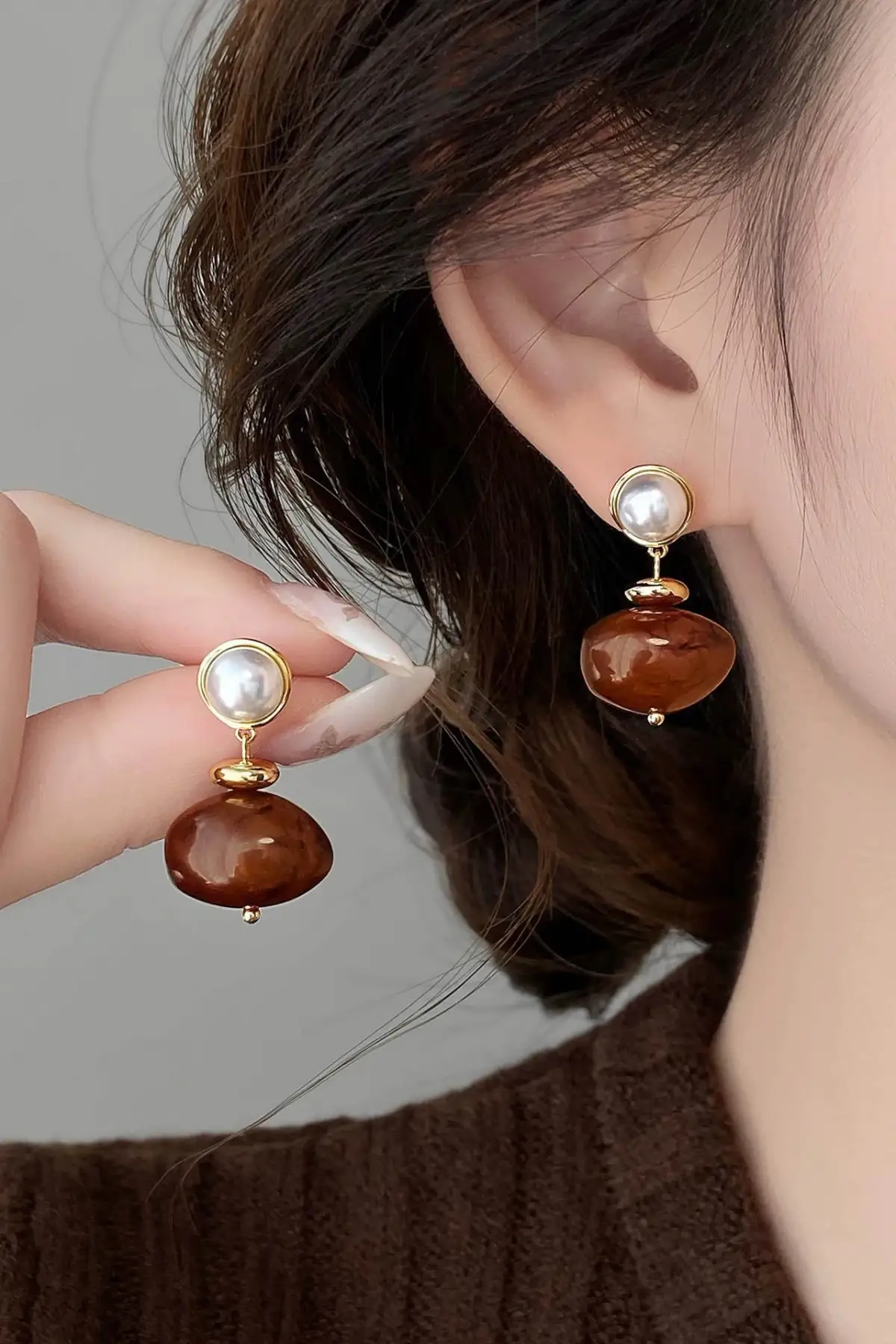 Altın Ve Kahve Renk İnci Detaylı Taşlı Küpe (Çift)