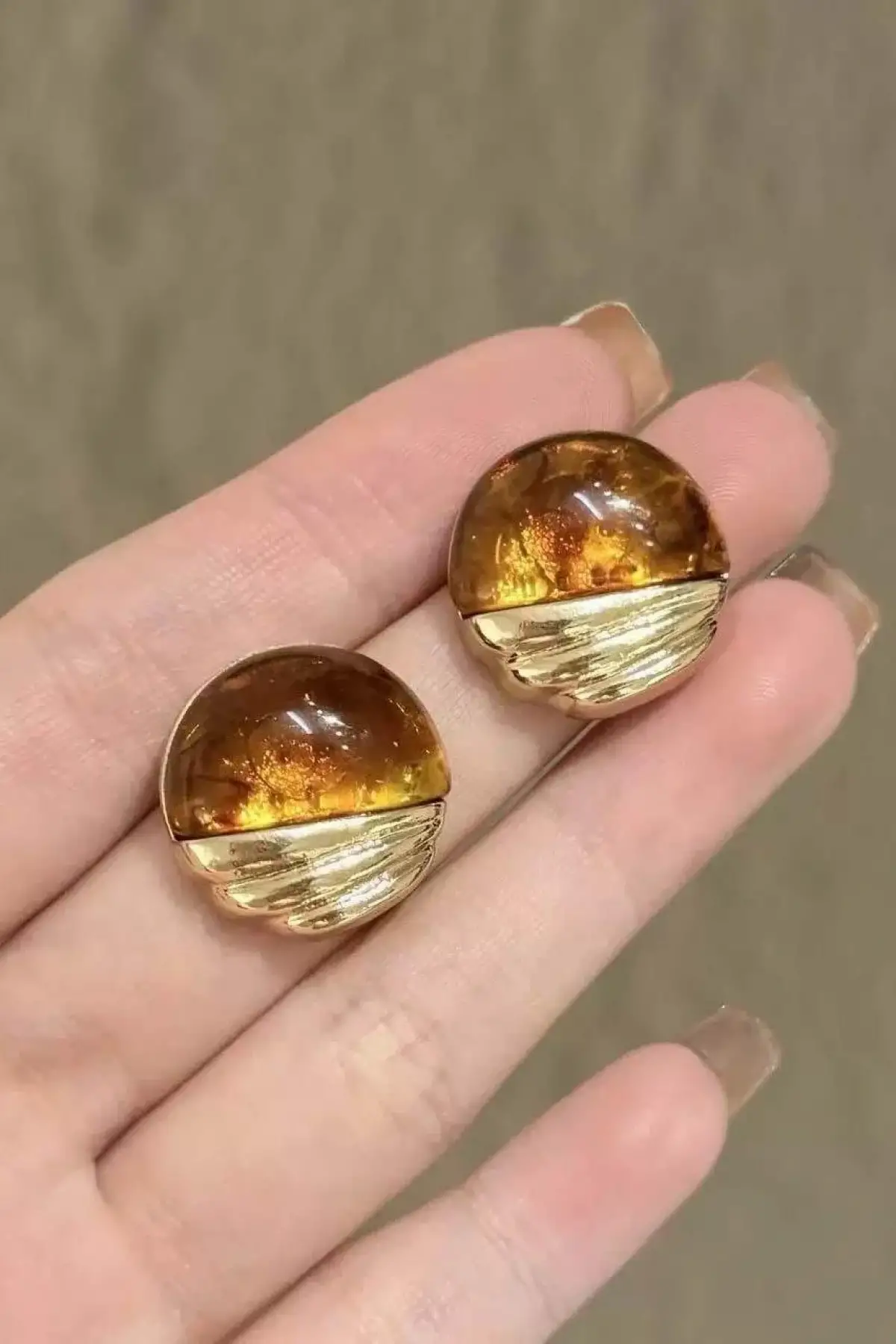 Altın Ve Kahve Renk Taş Detaylı Küpe (Çift)