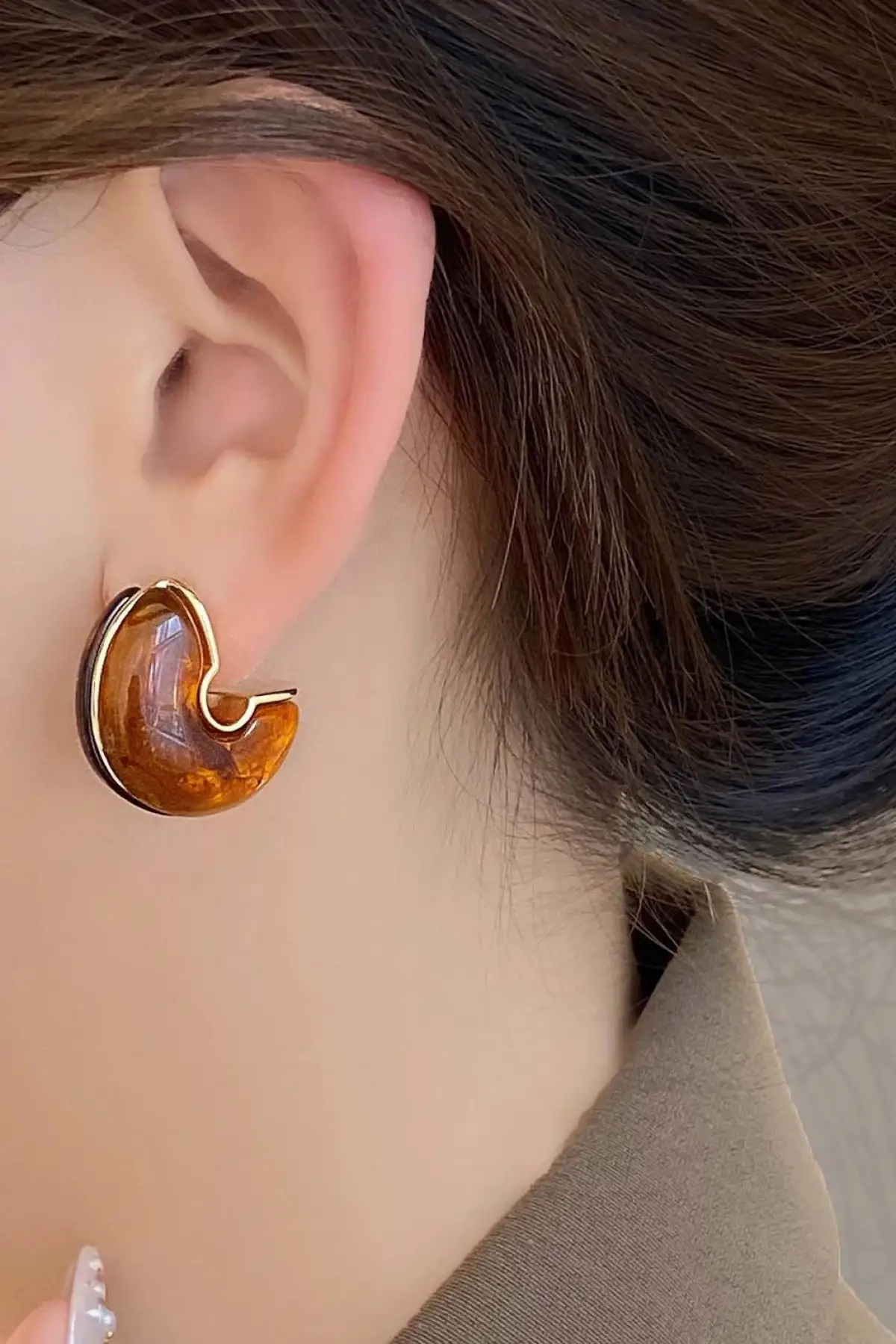 Altın Ve Kahve Renk Taş Detaylı Küpe (Çift)