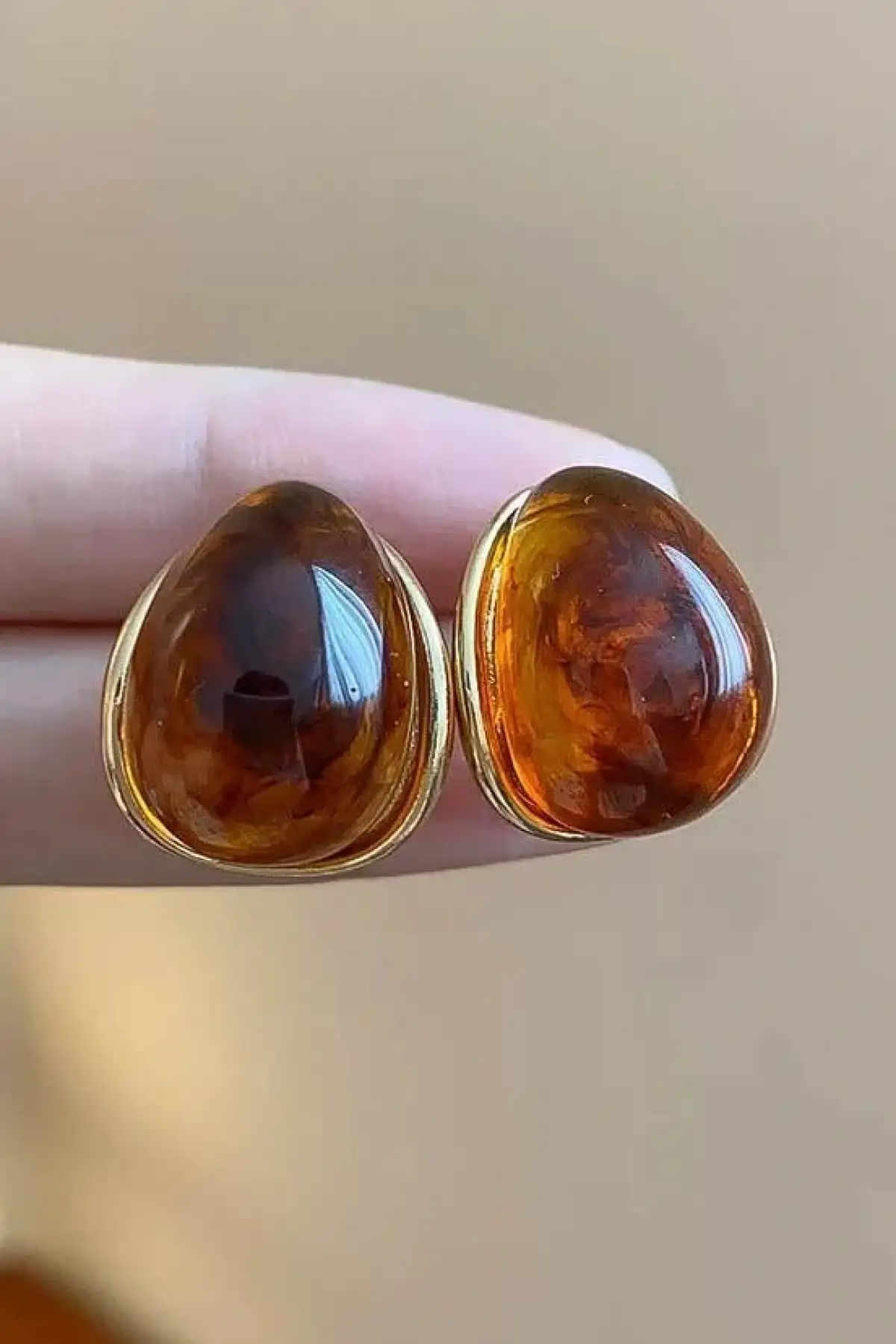 Altın Ve Kahve Renk Taş Detaylı Küpe (Çift)