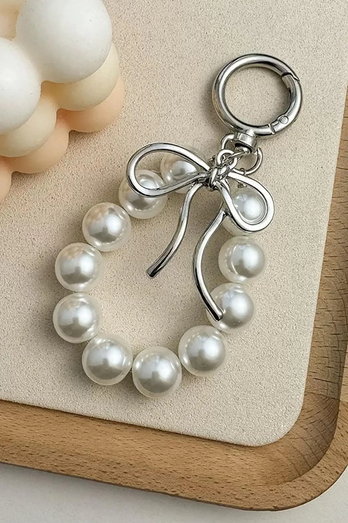 Beyaz Renk İnci Detaylı Çanta Charm/ Anahtarlık