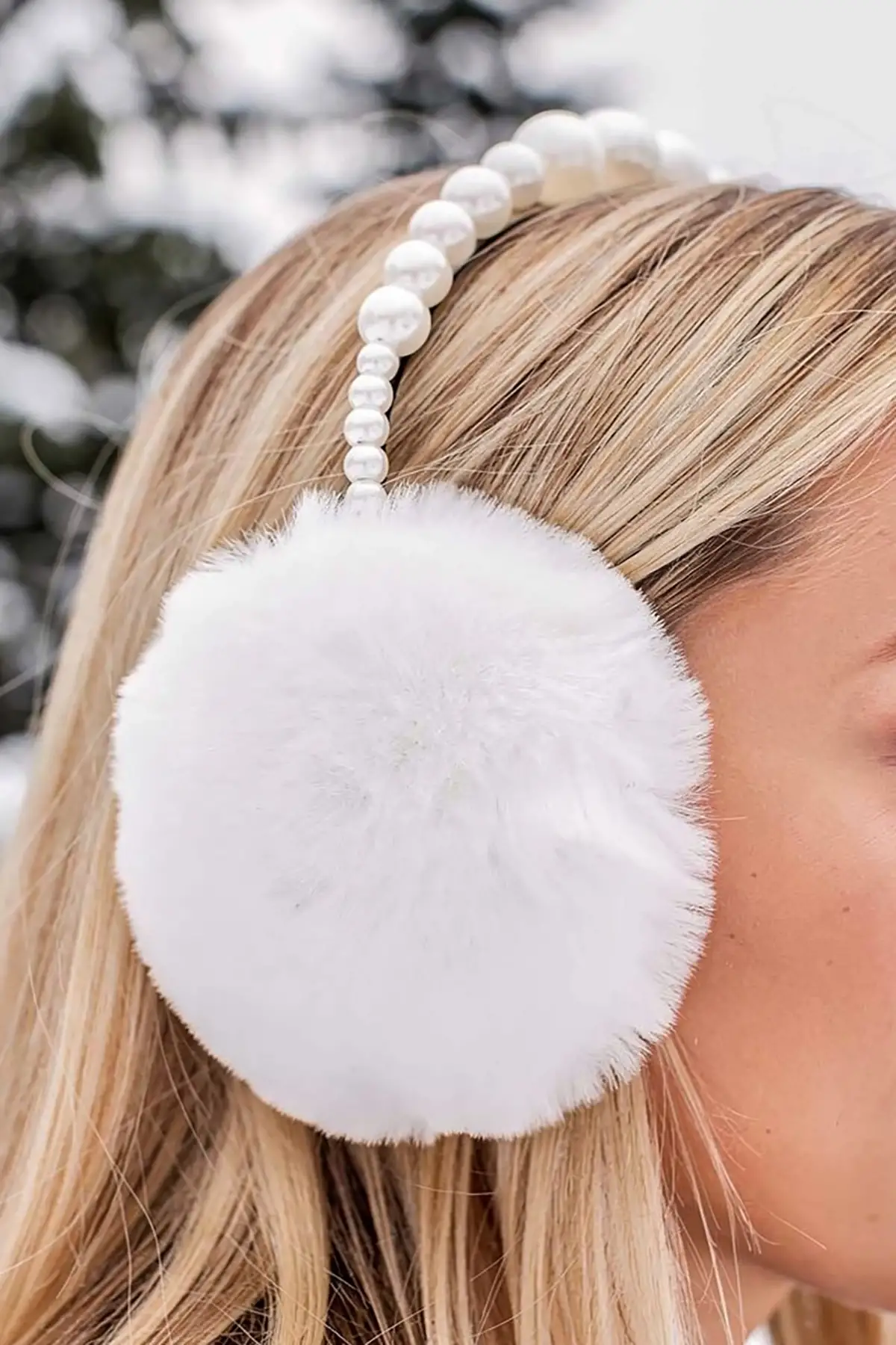 Beyaz Renk İnci Detaylı Peluş Kulaklık