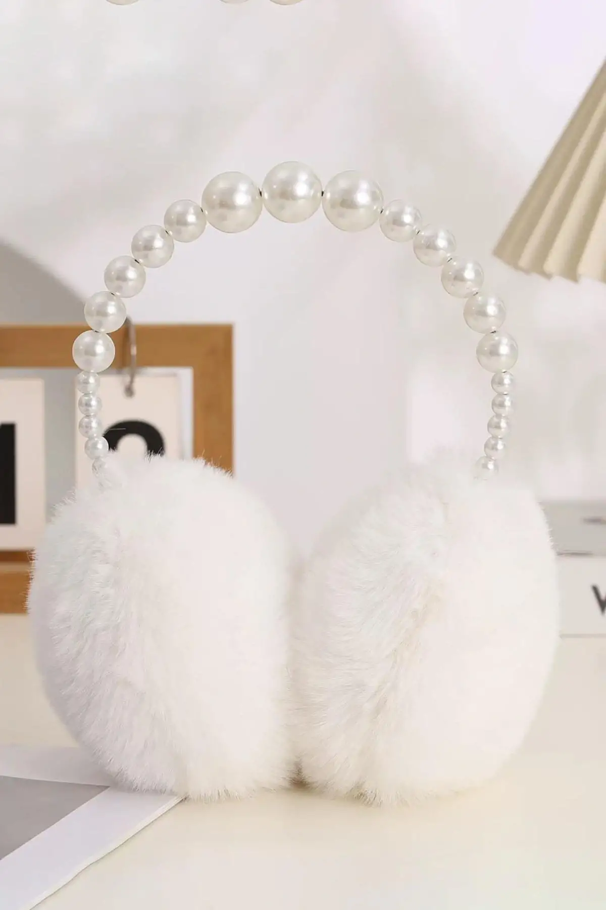 Beyaz Renk İnci Detaylı Peluş Kulaklık