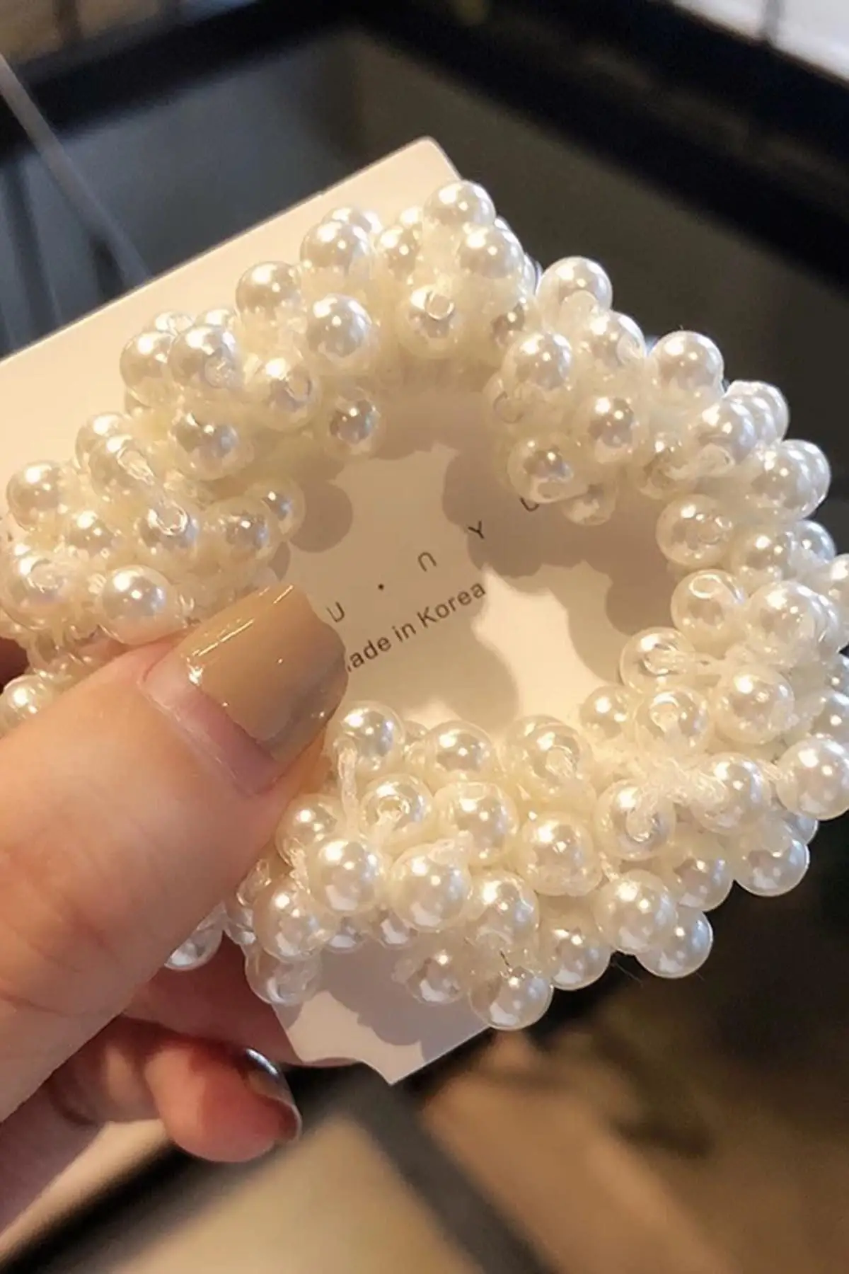 Beyaz Renk İncili Lastik Toka