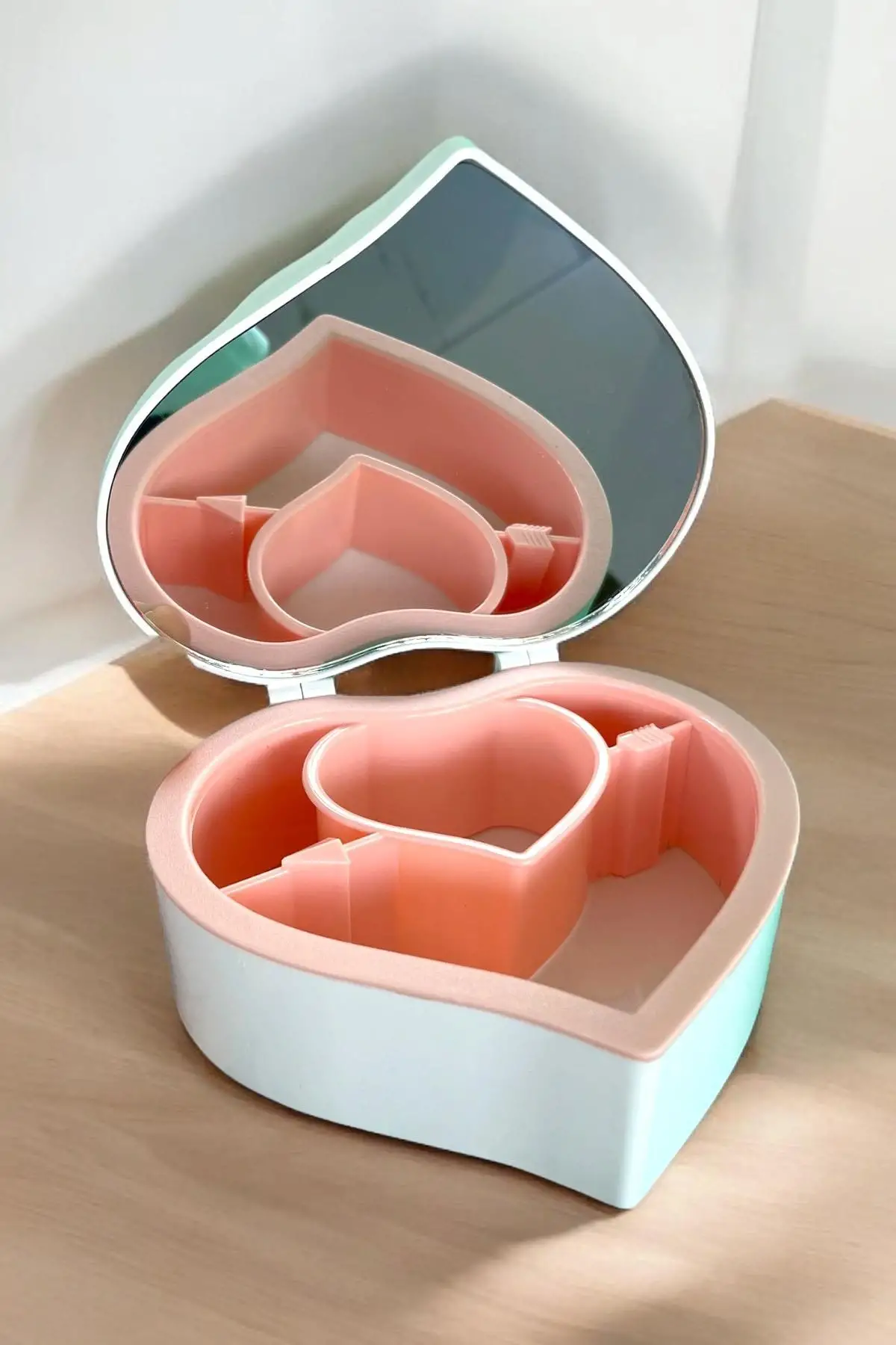 Beyaz Renk Kalp Figürlü Aynalı Takı Organizeri