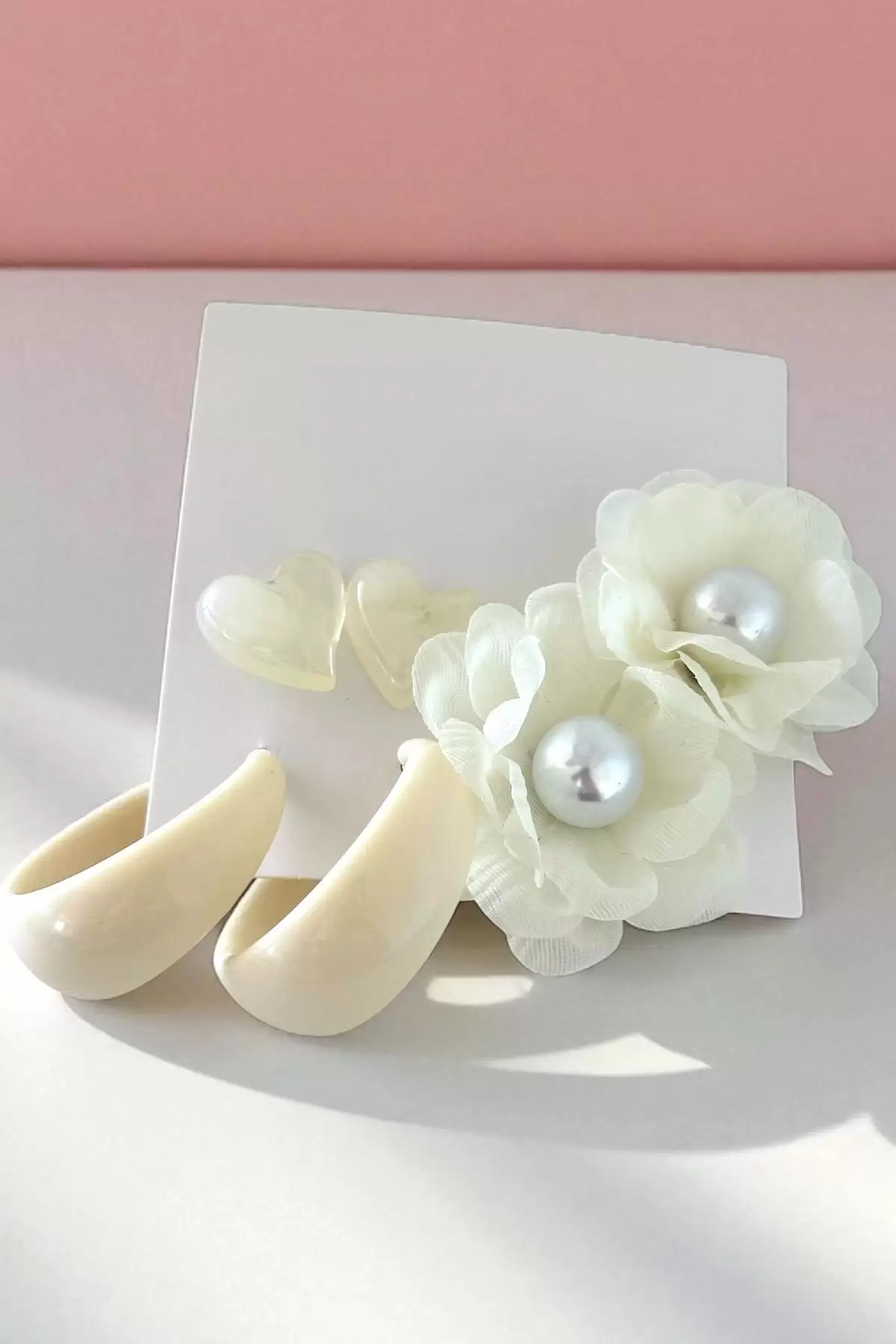 Beyaz Renk Karışık Figürlü 6lı Küpe Set