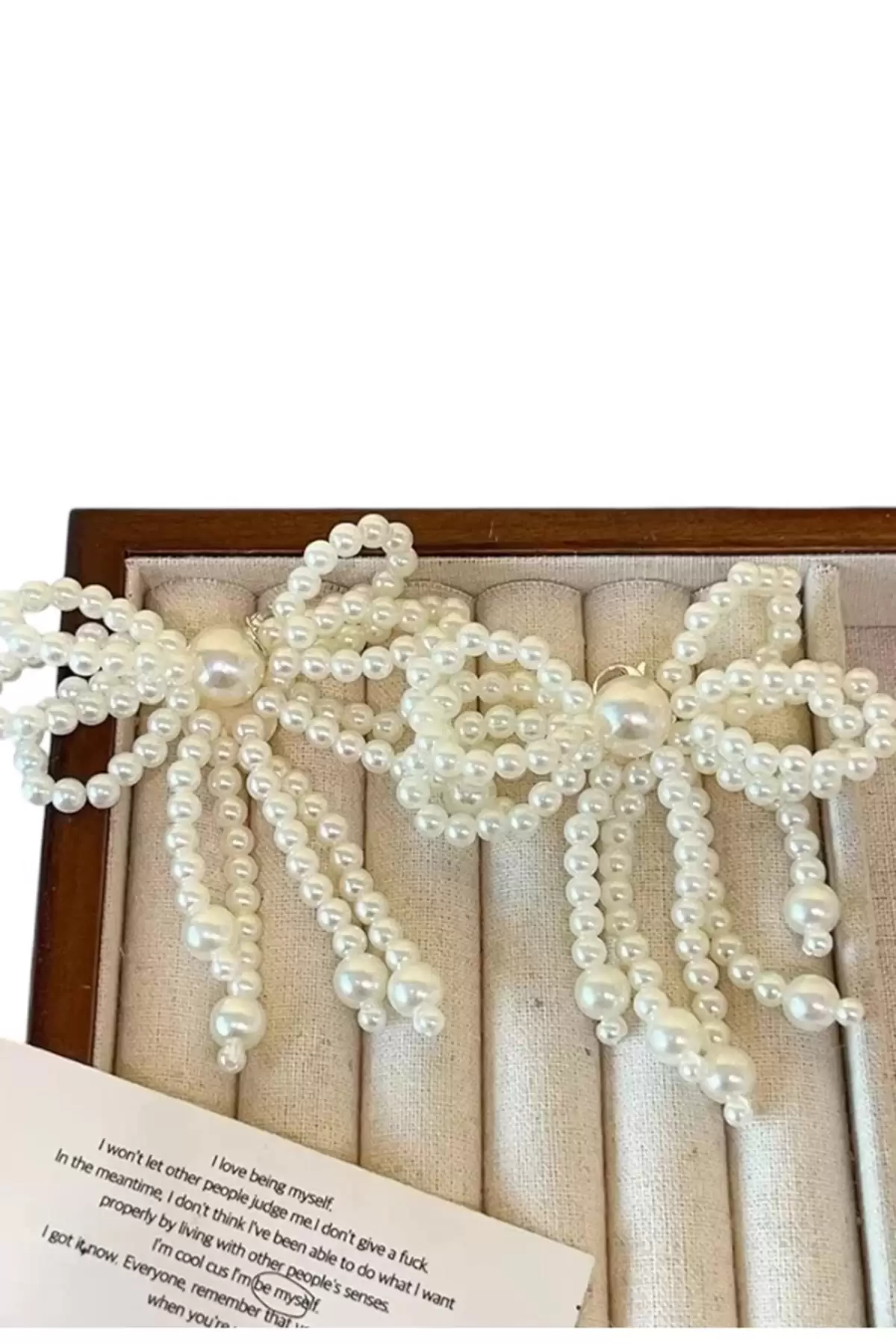 Beyaz Renk Kurdele Figürlü İnci Detaylı Tasarım Küpe (Çift)