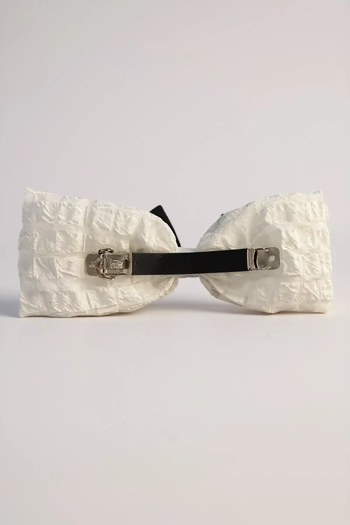 Beyaz Renk Kurdele Figürlü Taş Detaylı Otomat Toka