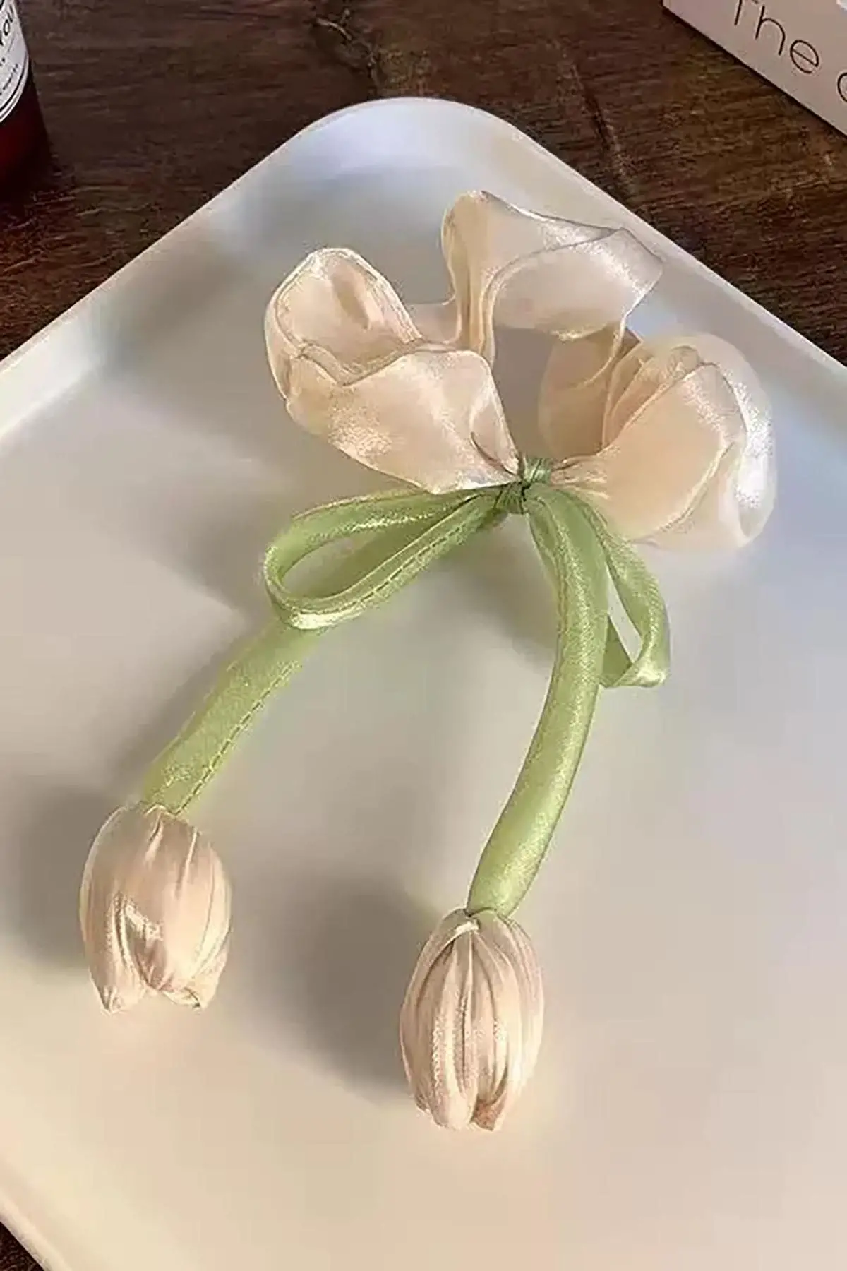 Beyaz Renk Lale Figürlü Simit Toka