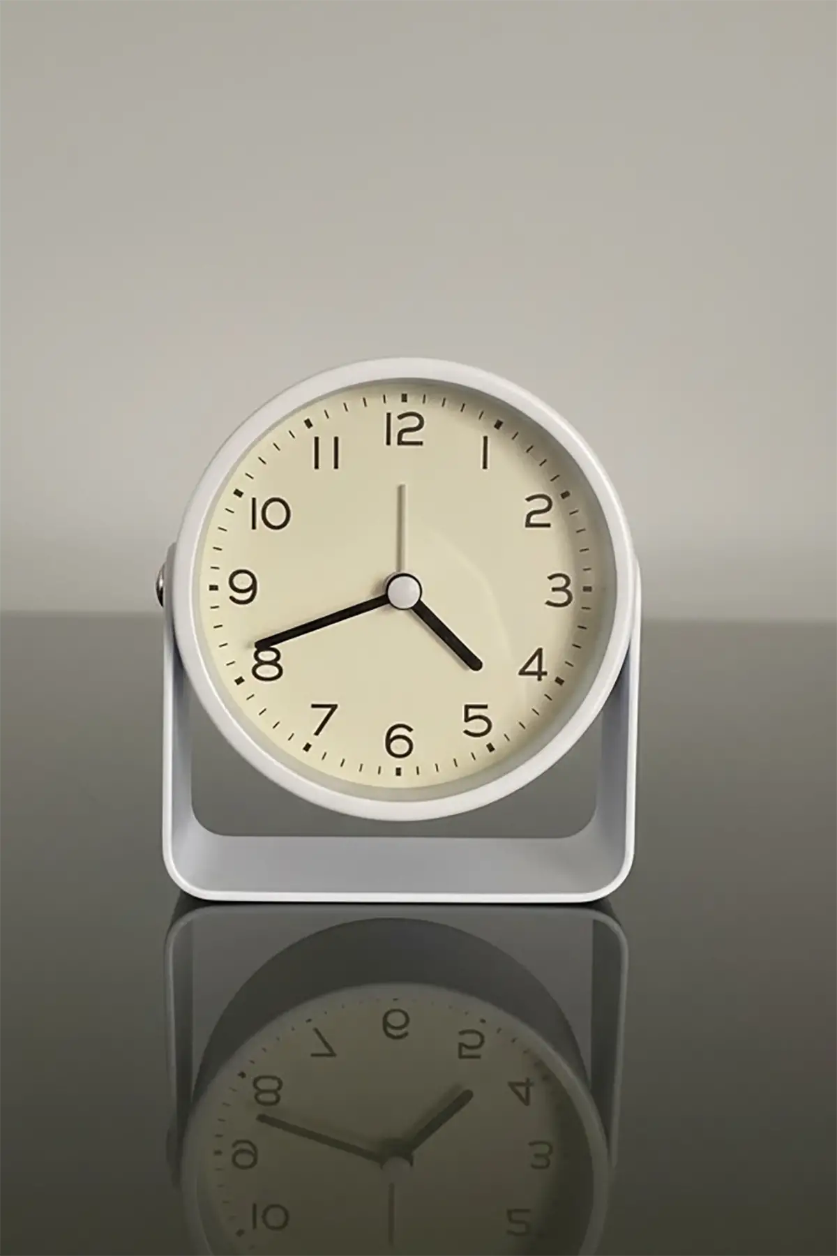 Beyaz Renk Mini Dekoratif Alarmlı Yuvarlak Masa Saati