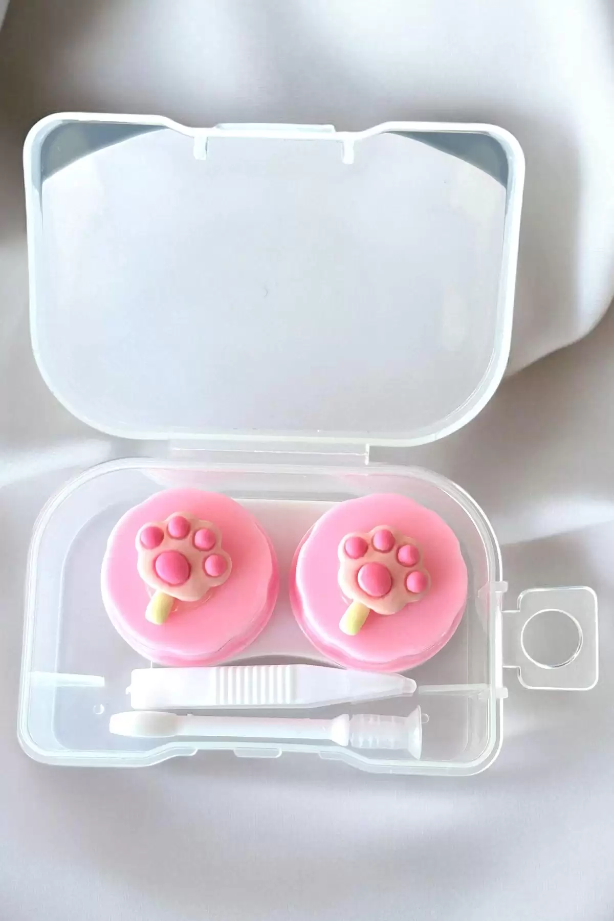 Beyaz Renk Pembe Pati Figürlü Lens Saklama Kutusu