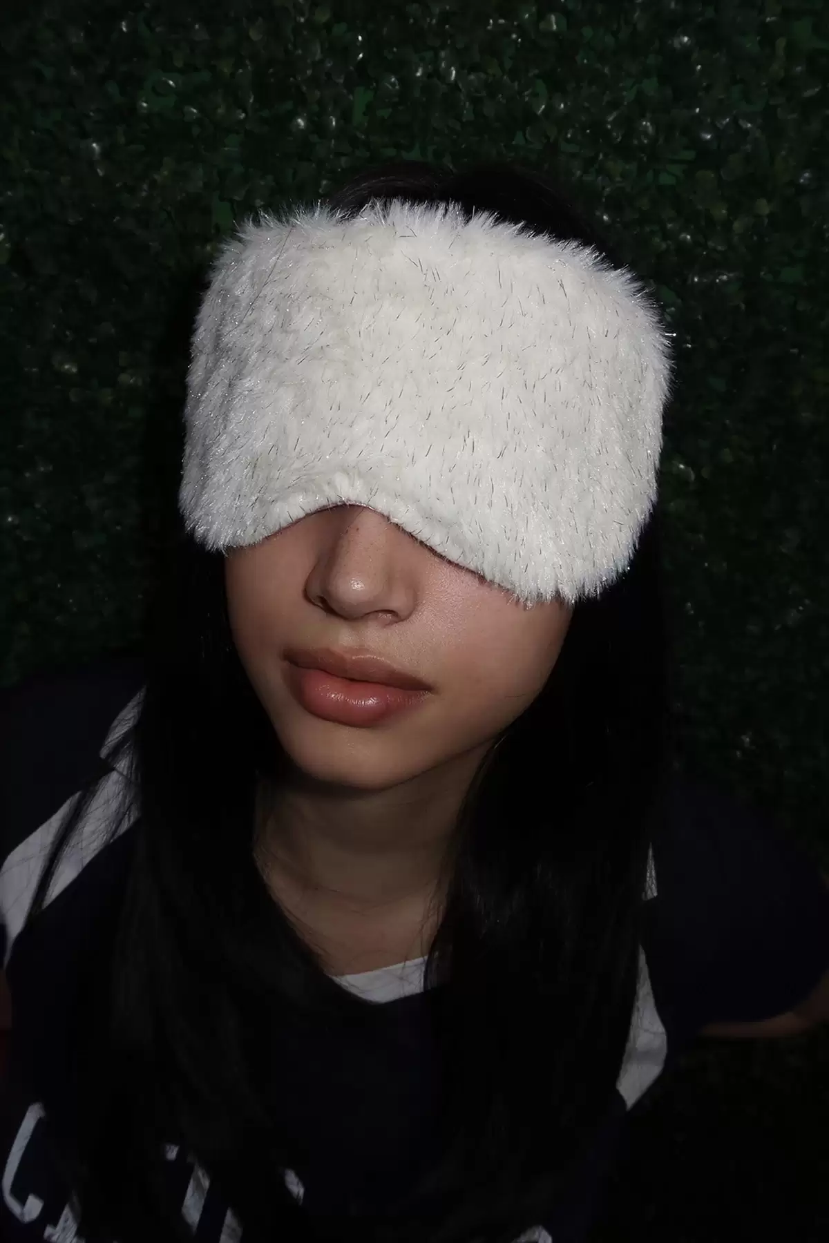 Beyaz Renk Sim Detaylı Peluş Uyku Bandı