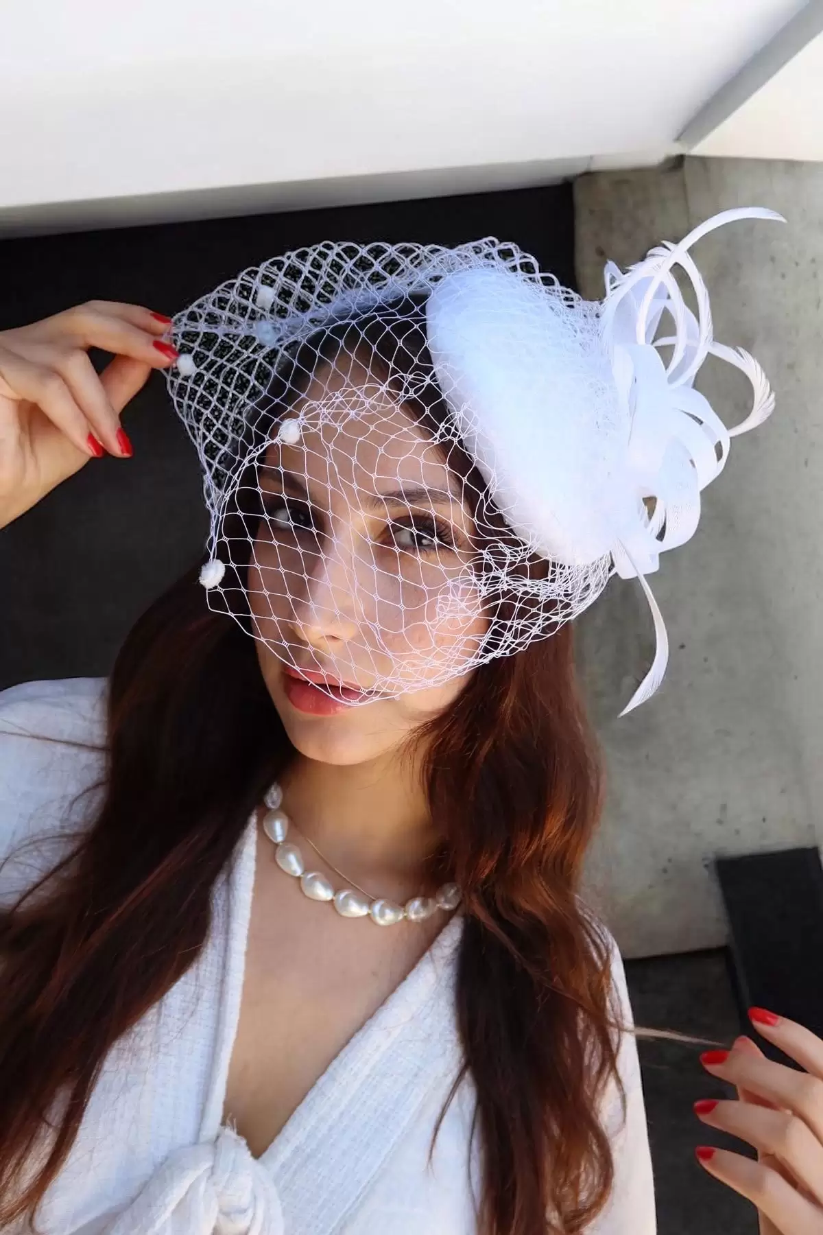 Beyaz Renk Tüy Detaylı Nikah Şapkası/Vualet Şapka