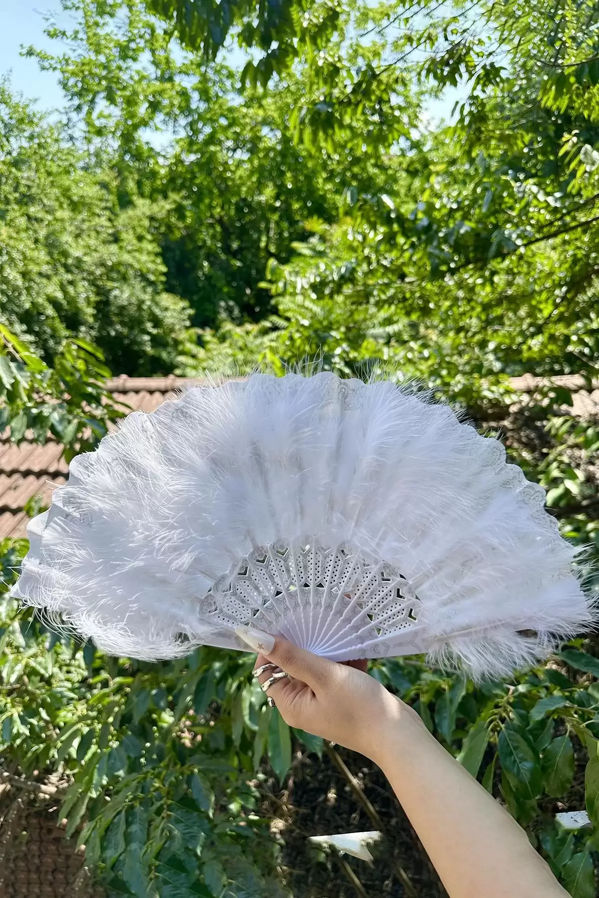 Beyaz Renk Tüy Detaylı Yelpaze