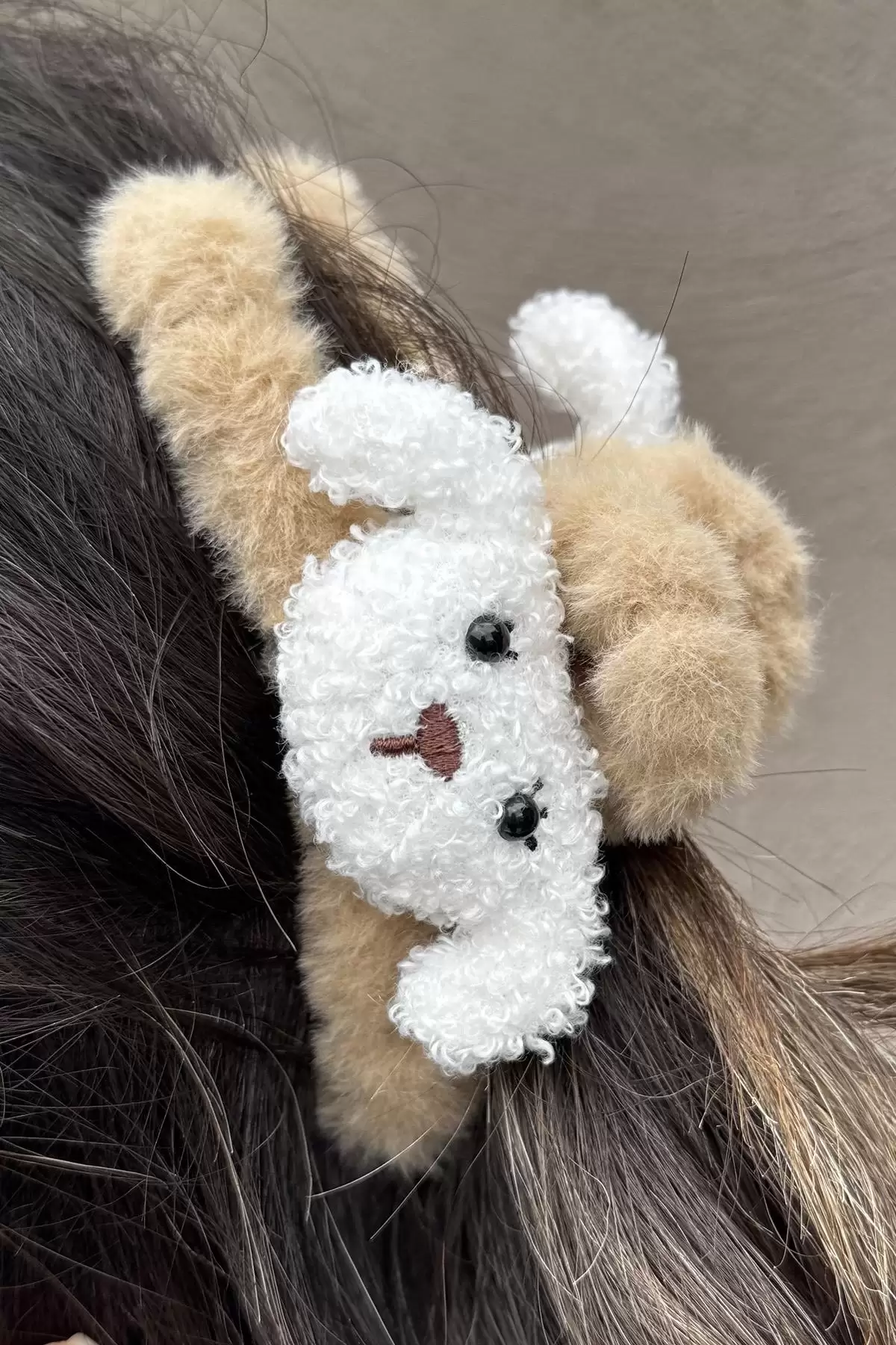 Beyaz Ve Kahverengi Renk Köpek Figürlü Peluş Mandal Toka