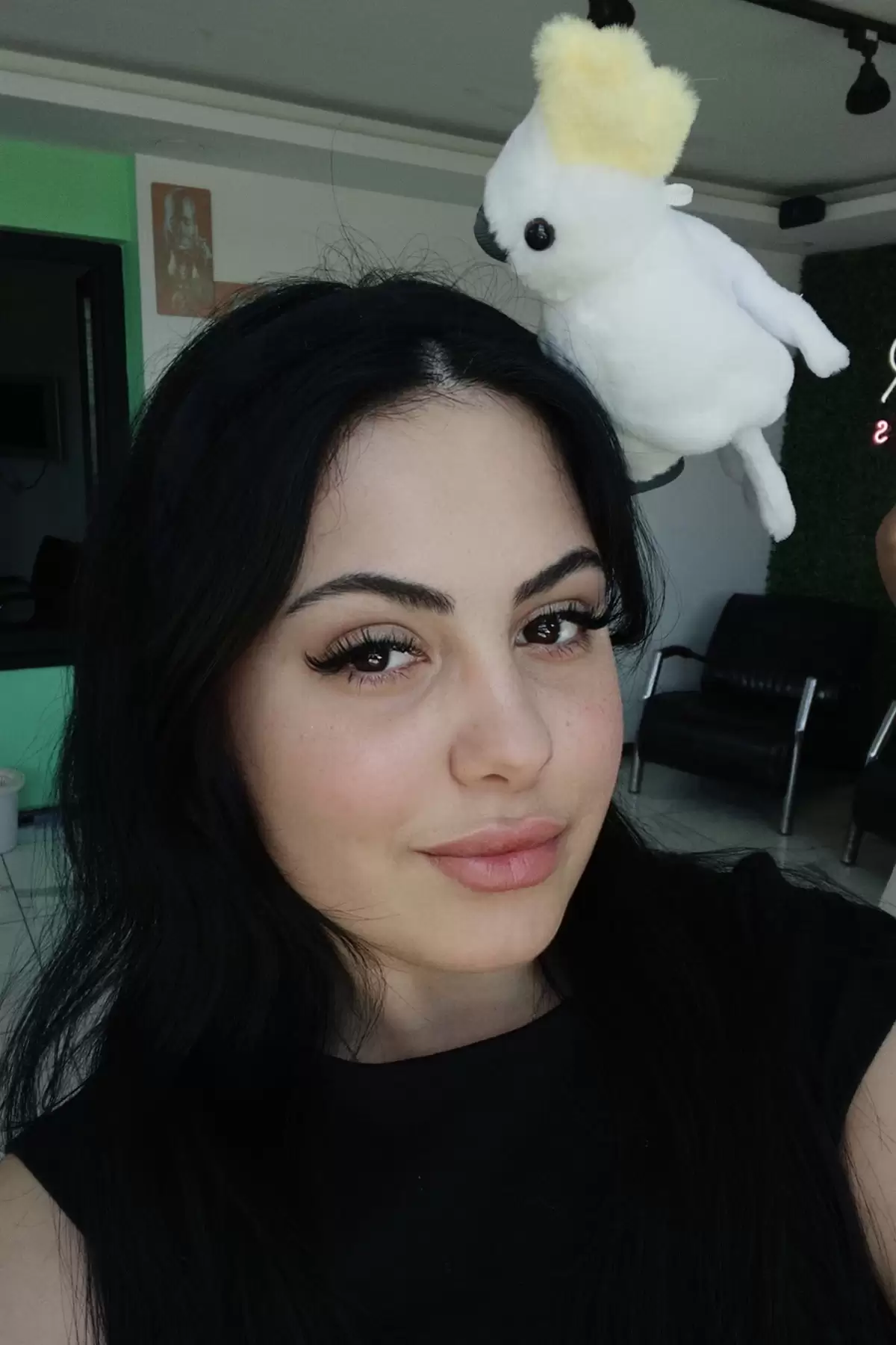 Beyaz Ve Sarı Renk Papağan Figürlü Taç