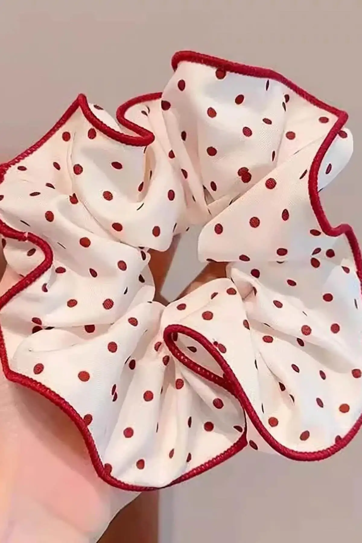 Bordo Ve Beyaz Renk Puantiye Detaylı  Simit Toka