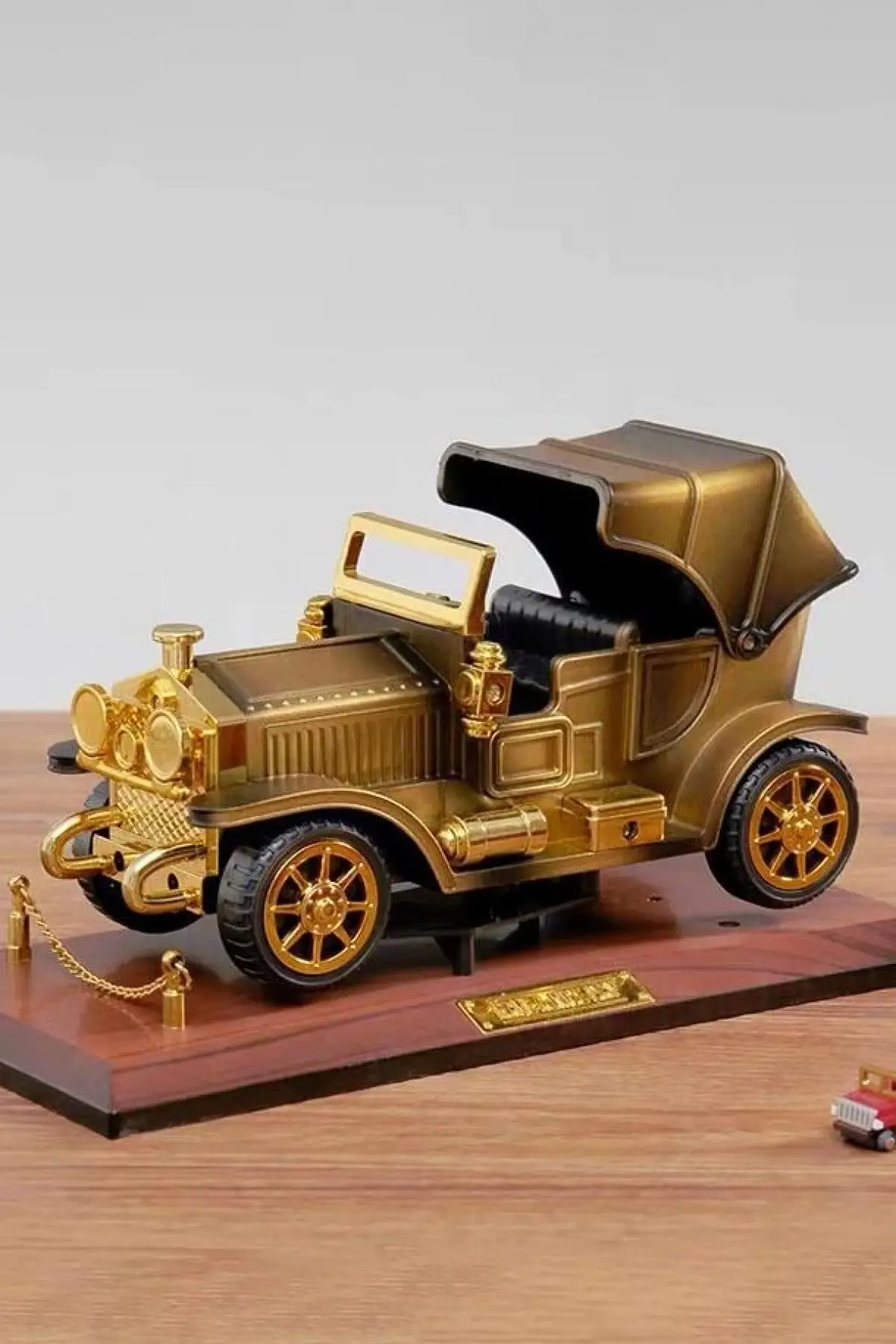 Dekoratif Araba Figürlü Müzik Kutusu