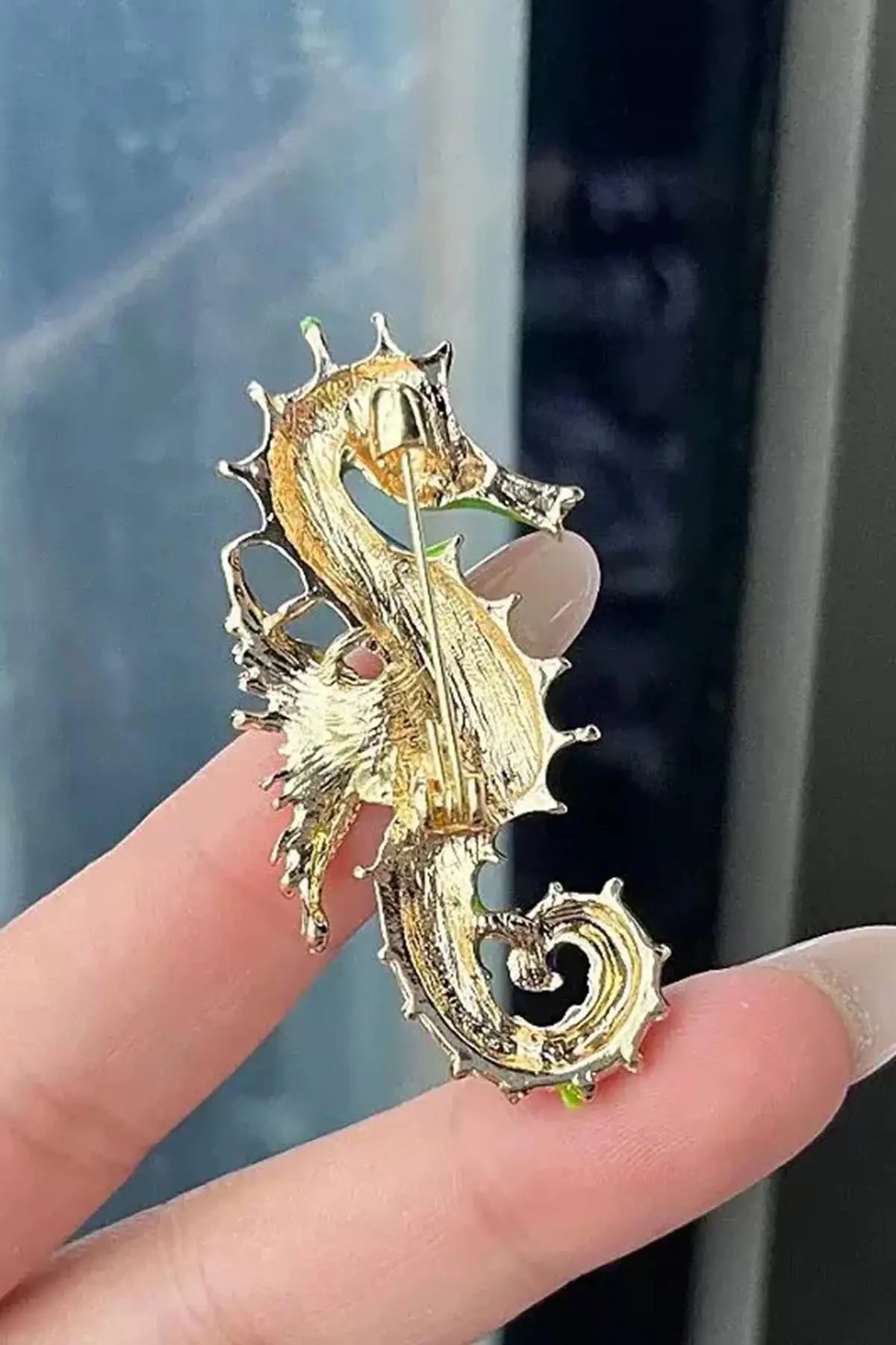 Deniz Atı Figürlü Broş