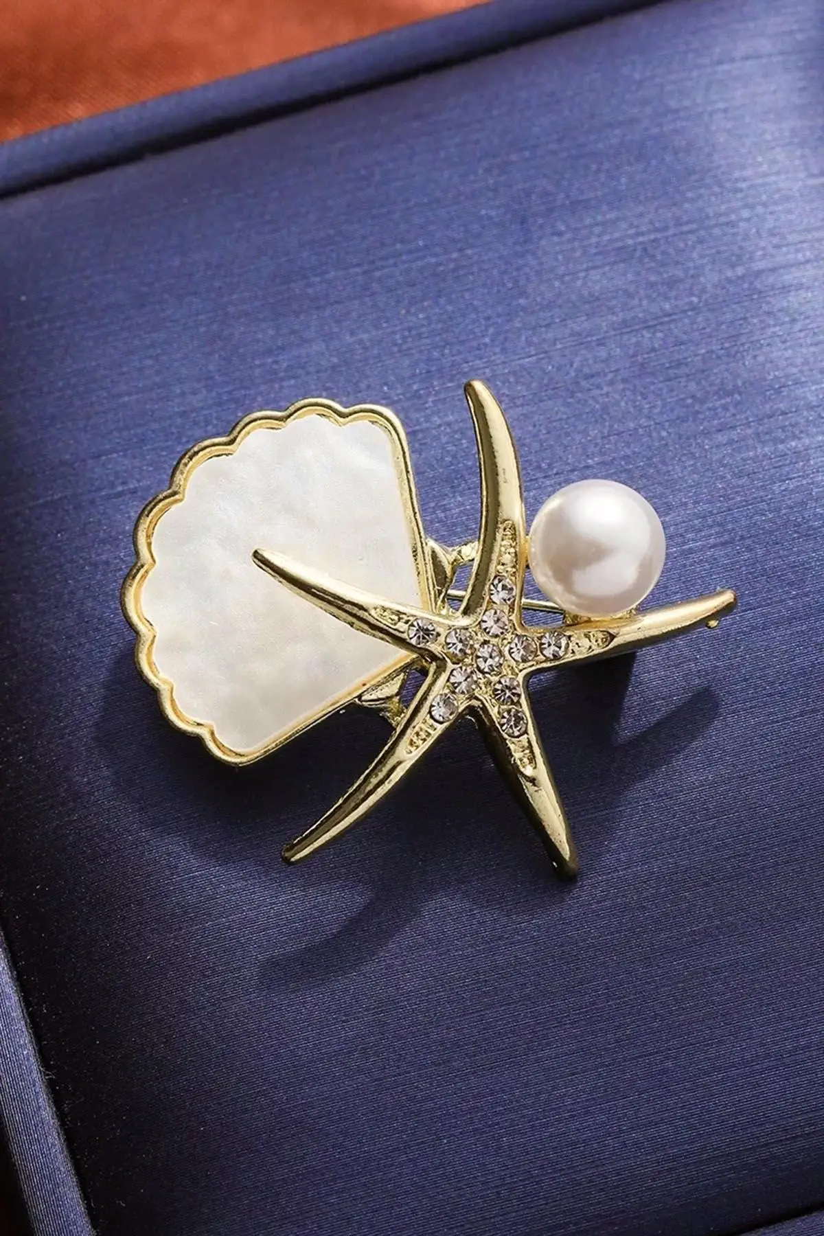 Deniz Yıldızı Figürlü Taşlı Broş