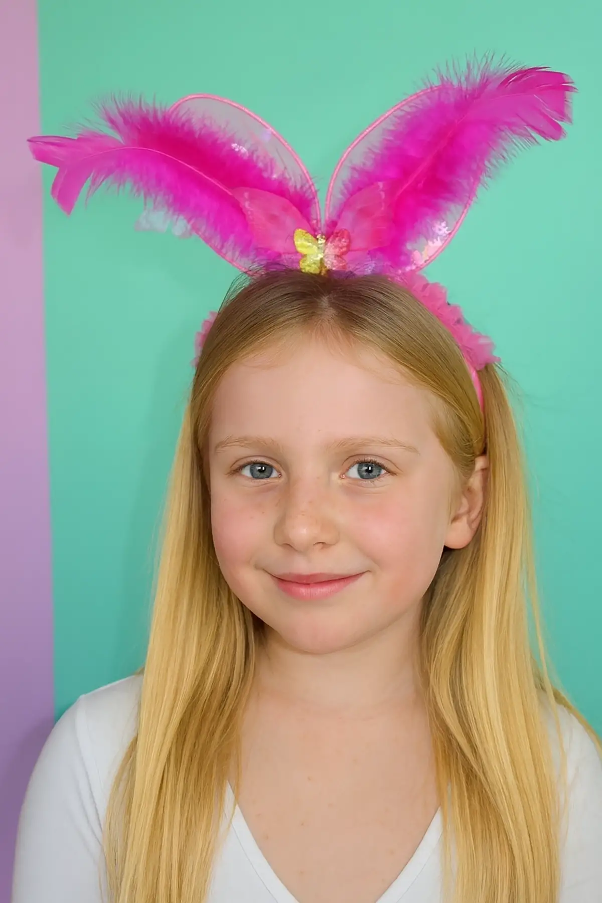 Fuşya Renk Kelebek Figürlü Tüy Detaylı Taç