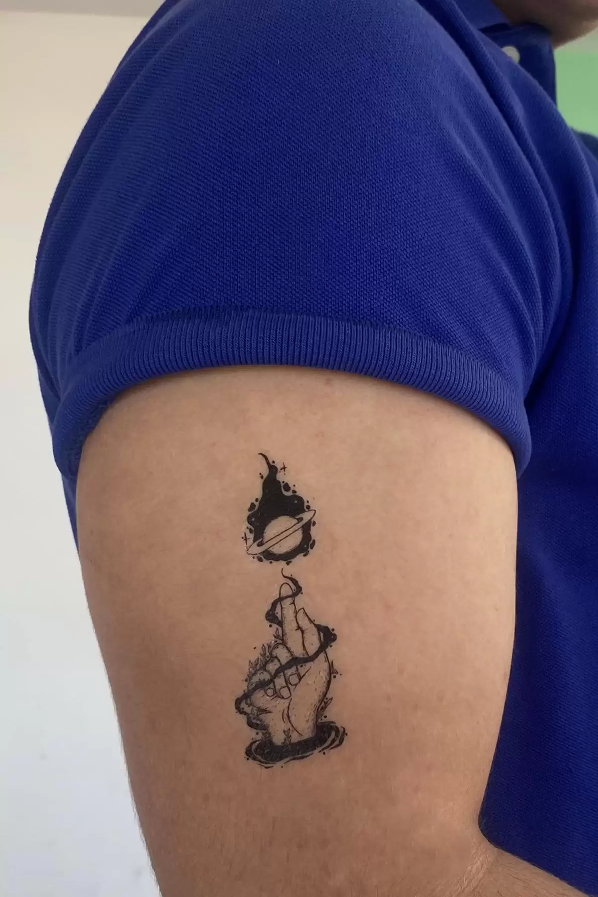 Geçici El Ve Gezegen Figürlü Dövme Tatto