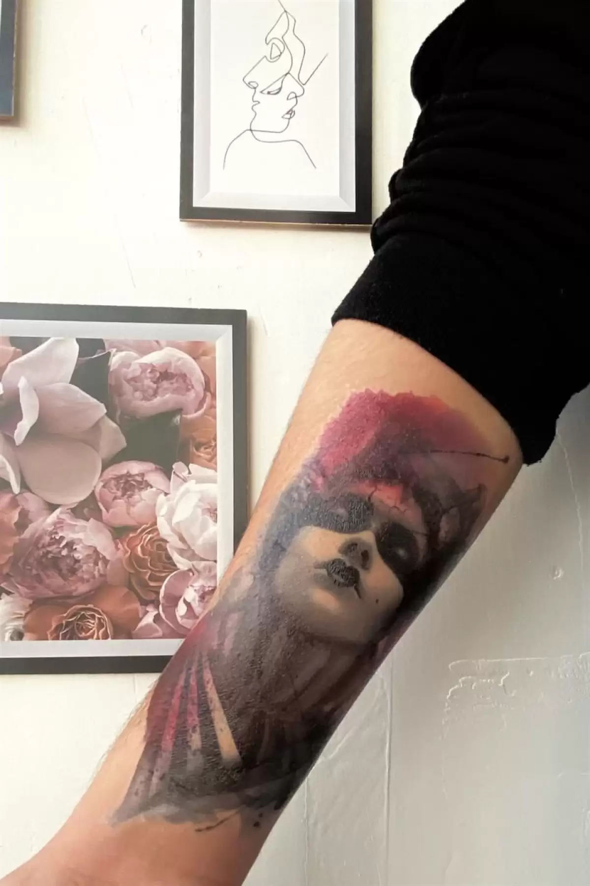 Geçici Kadın Modelli Dövme Tattoo