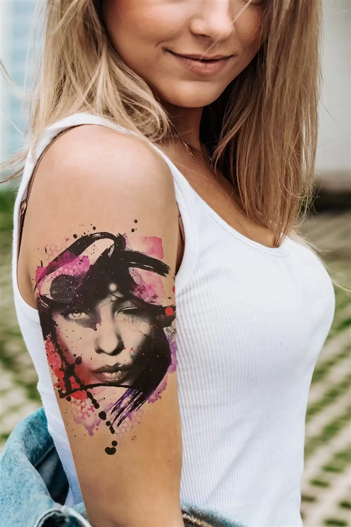 Geçici Kadın Modelli Dövme Tattoo