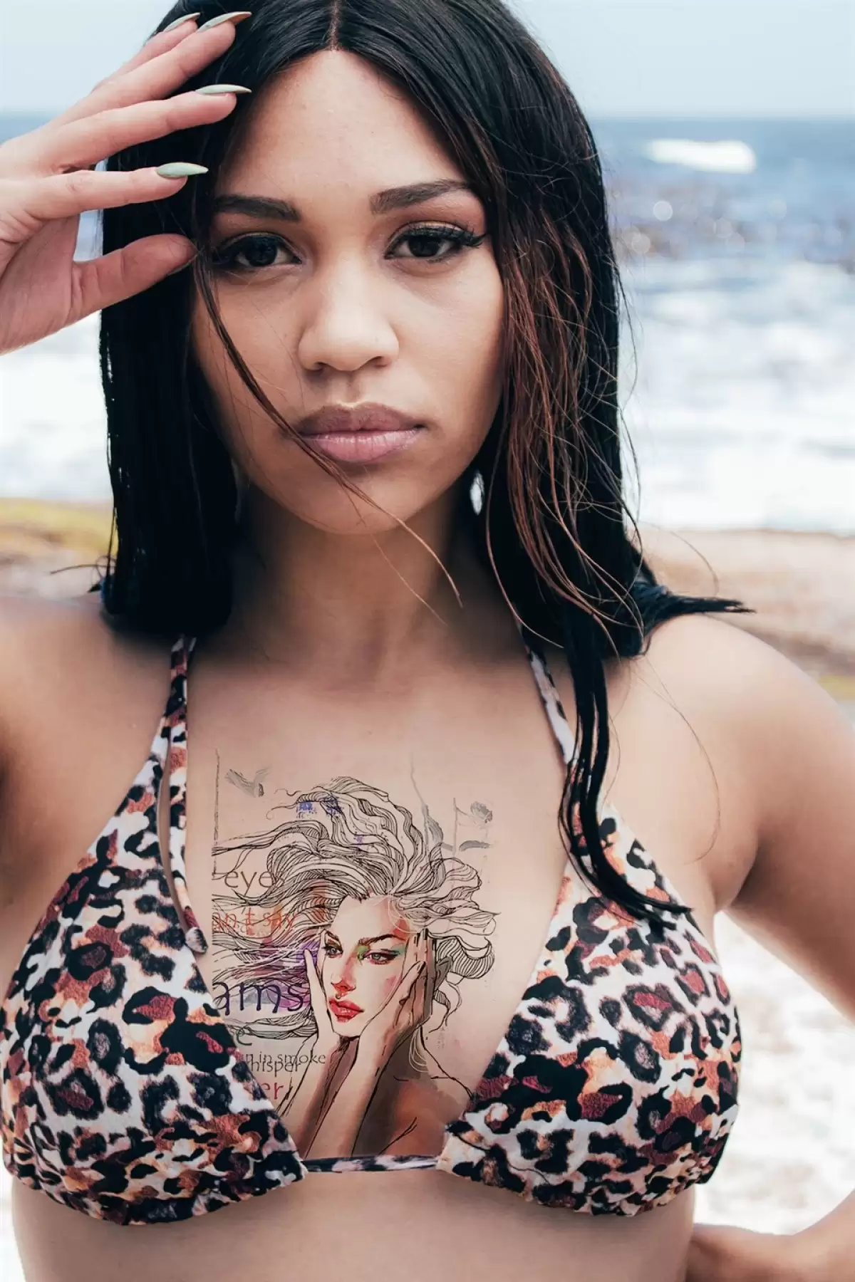 Geçici Kadın Modelli ve Yazılı Dövme Tattoo