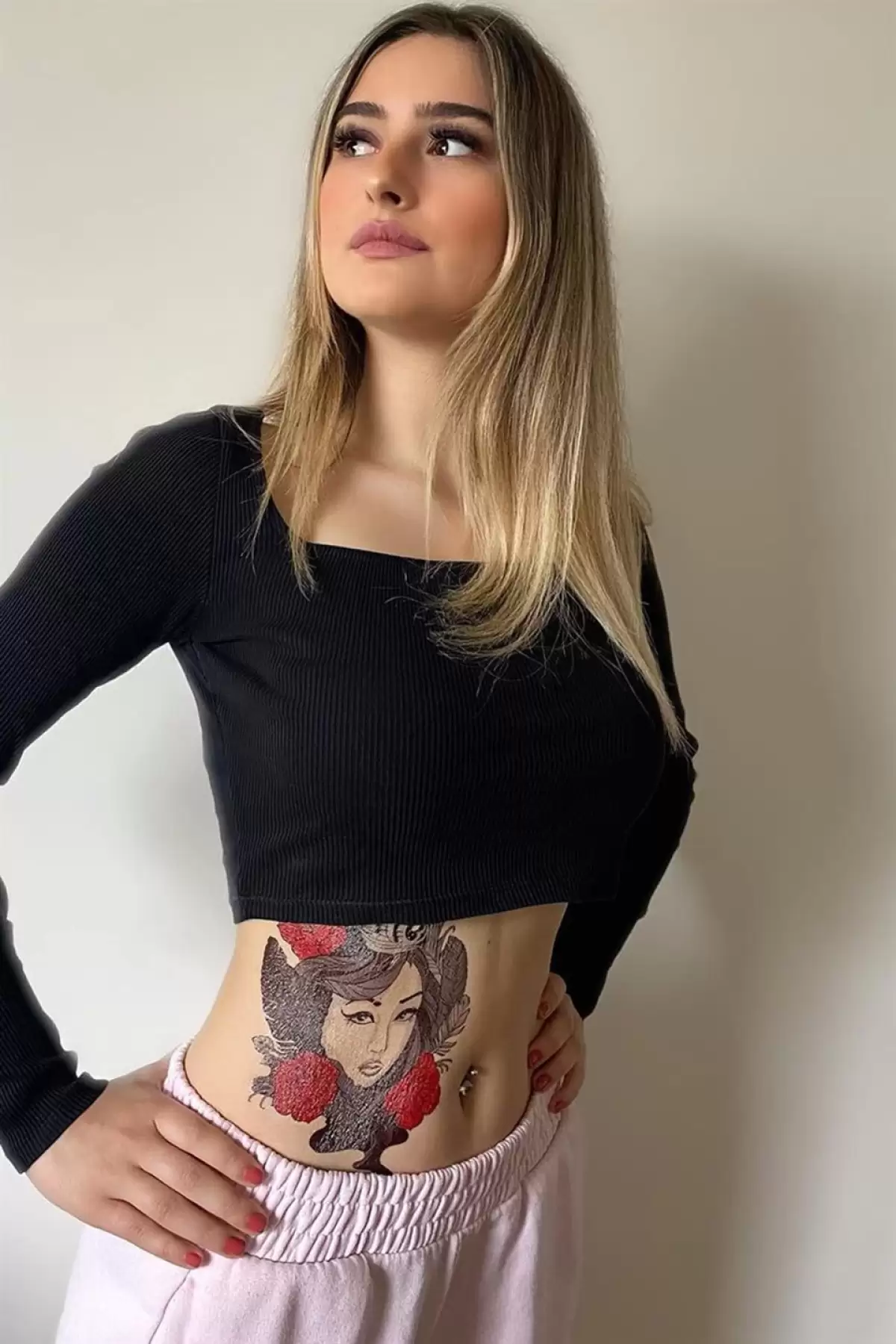 Geçici Kadın ve Gül Modelli Dövme Tattoo