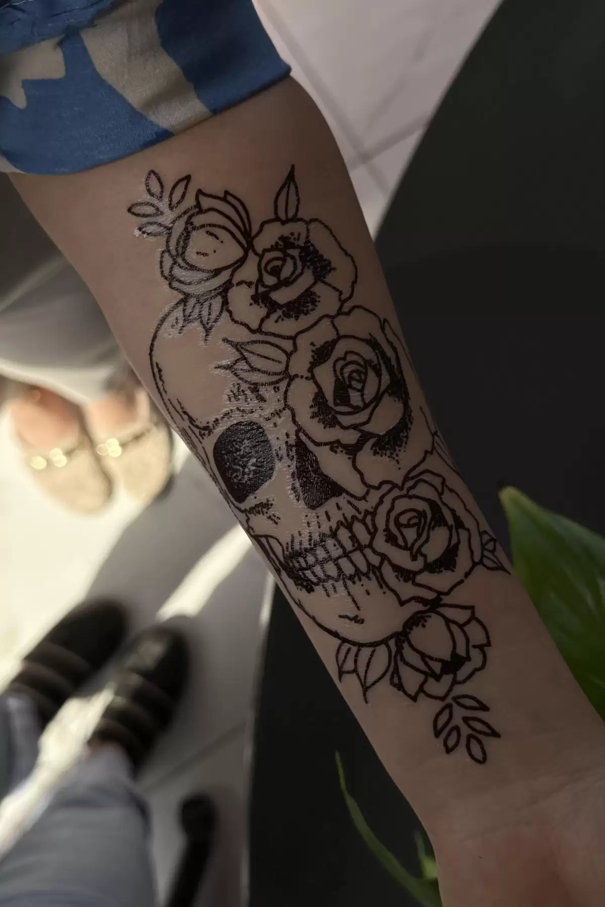 Geçici Kuru Kafa Ve Gül Figürlü Dövme Tattoo